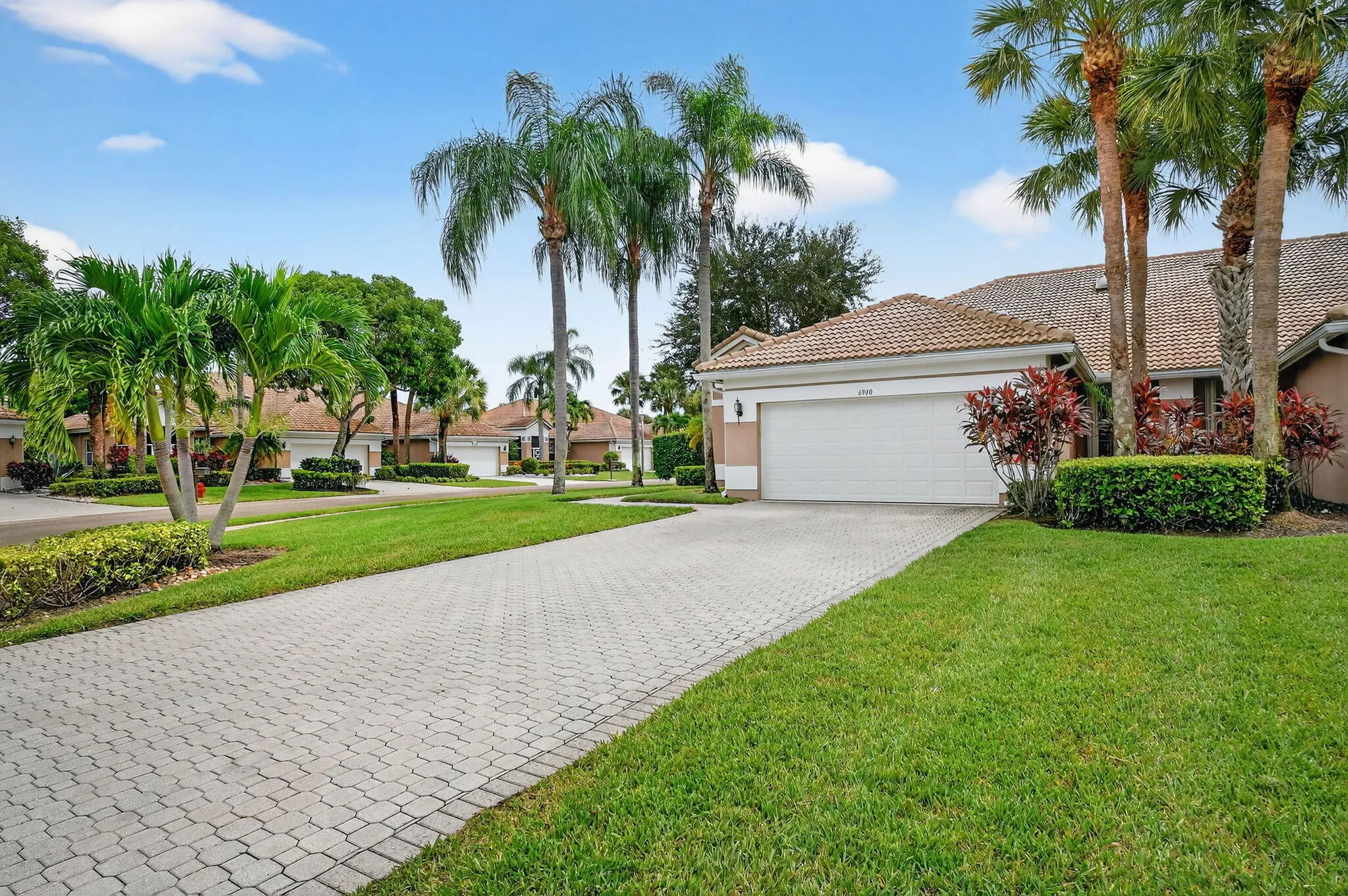 Property Slideshow image 2 of 68 | 6900 cairnwell dr, Boynton Beach, FL, 33472
