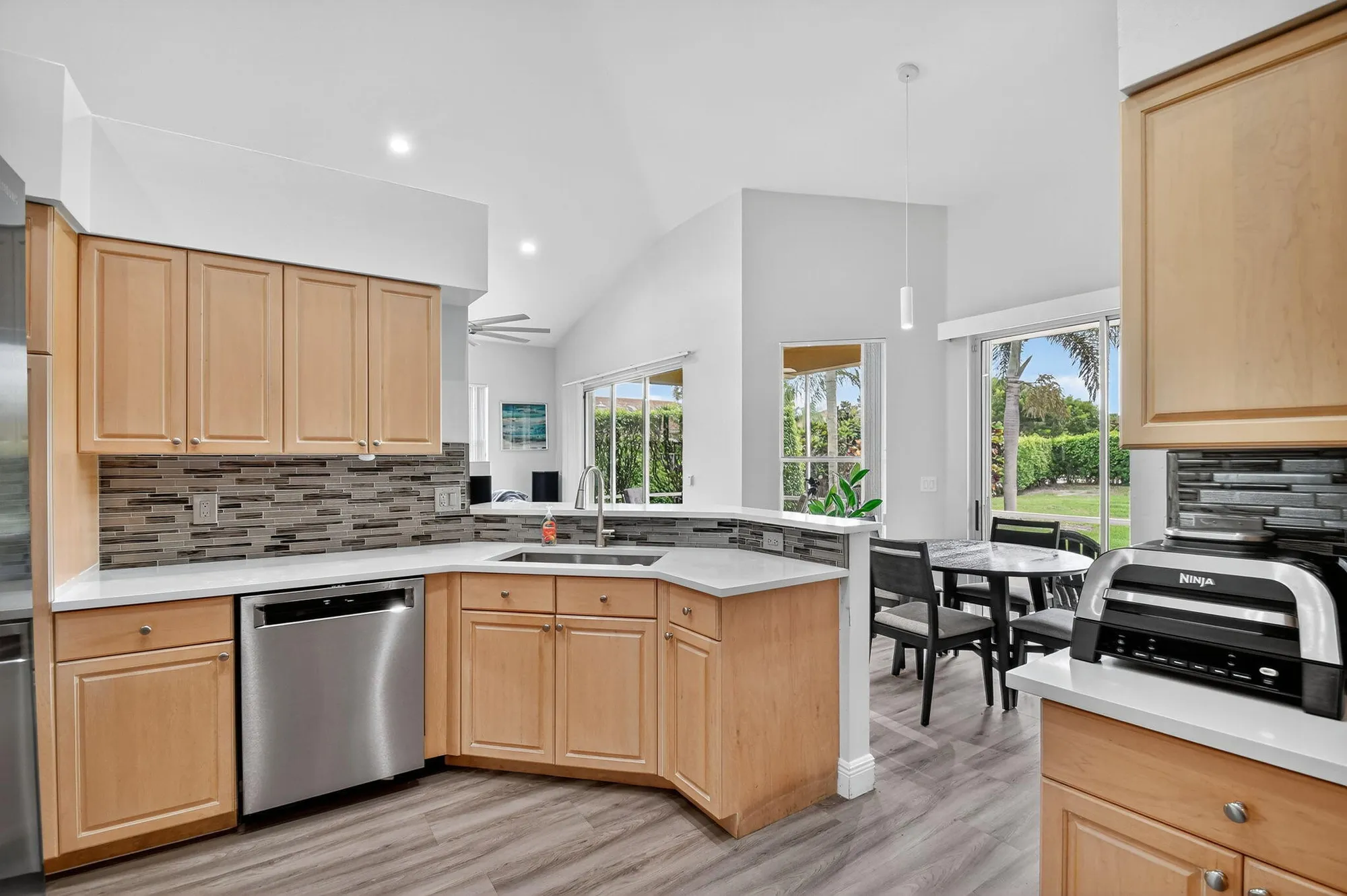 Property Slideshow image 16 of 68 | 6900 cairnwell dr, Boynton Beach, FL, 33472