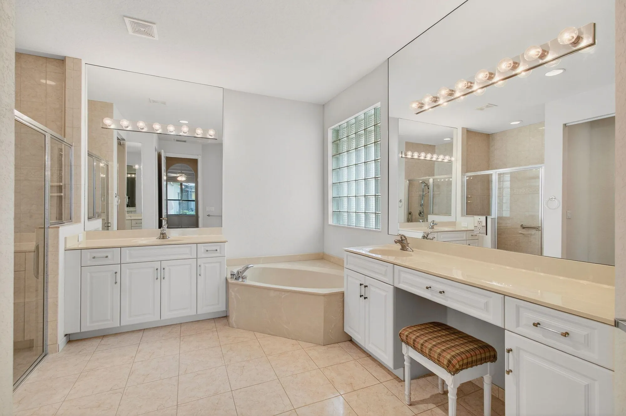 Property Slideshow image 30 of 57 | 6823 fabiano cir, Boynton Beach, FL, 33437