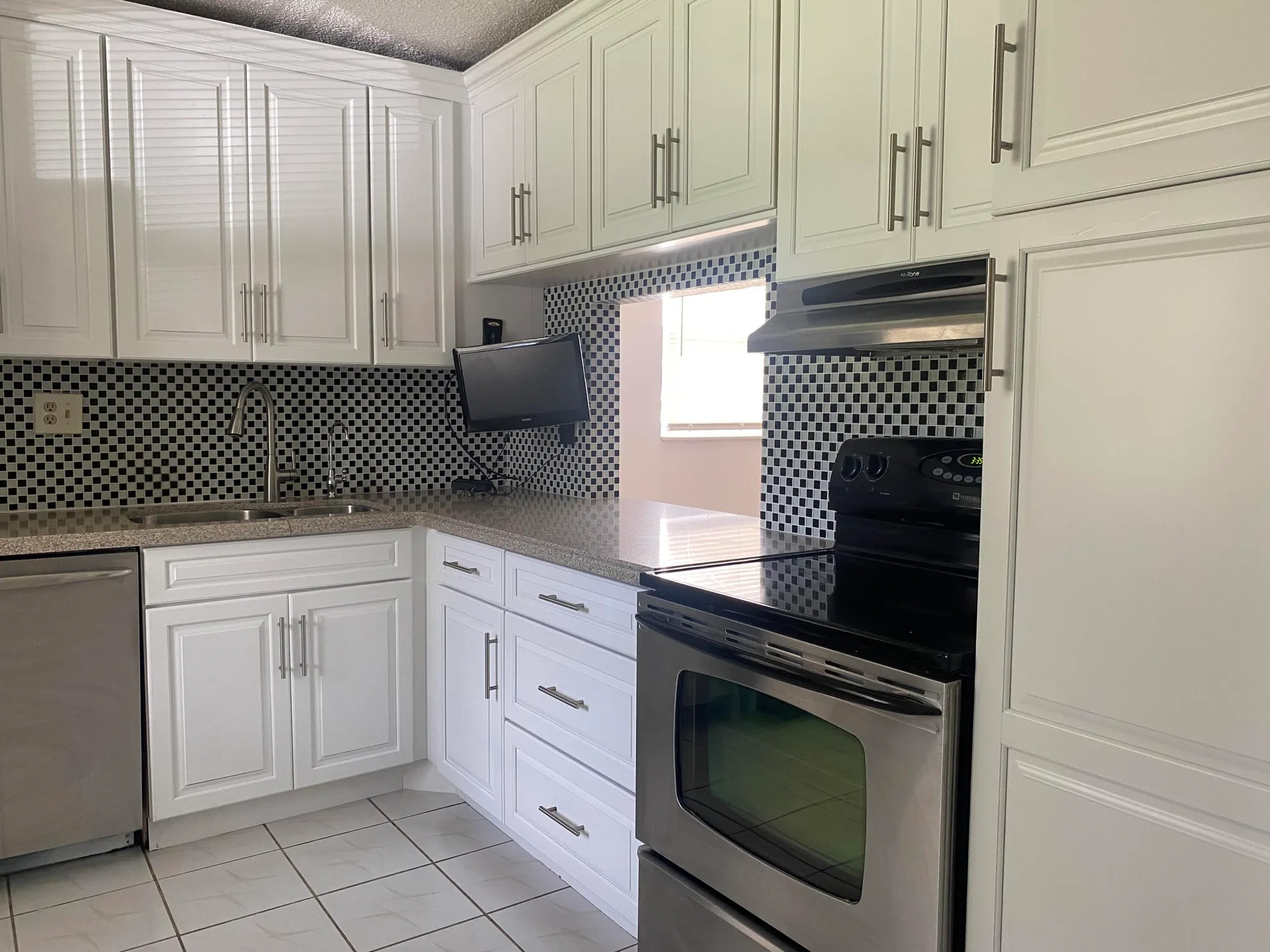 Property Slideshow image 6 of 26 | 127 lake susan dr, West Palm Beach, FL, 33411