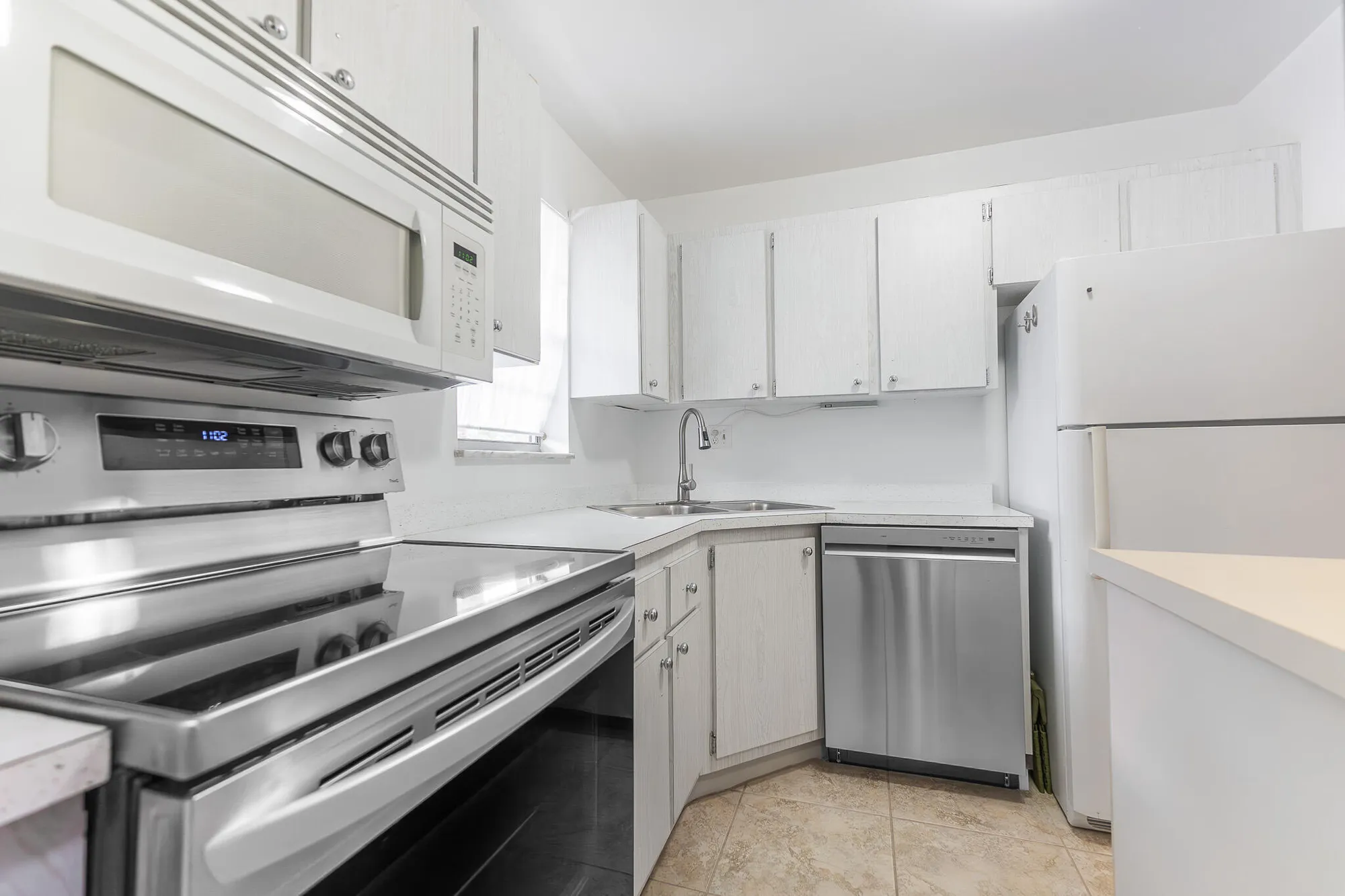 Property Slideshow image 4 of 23 | 1982 sw palm city rd i, Stuart, FL, 34994