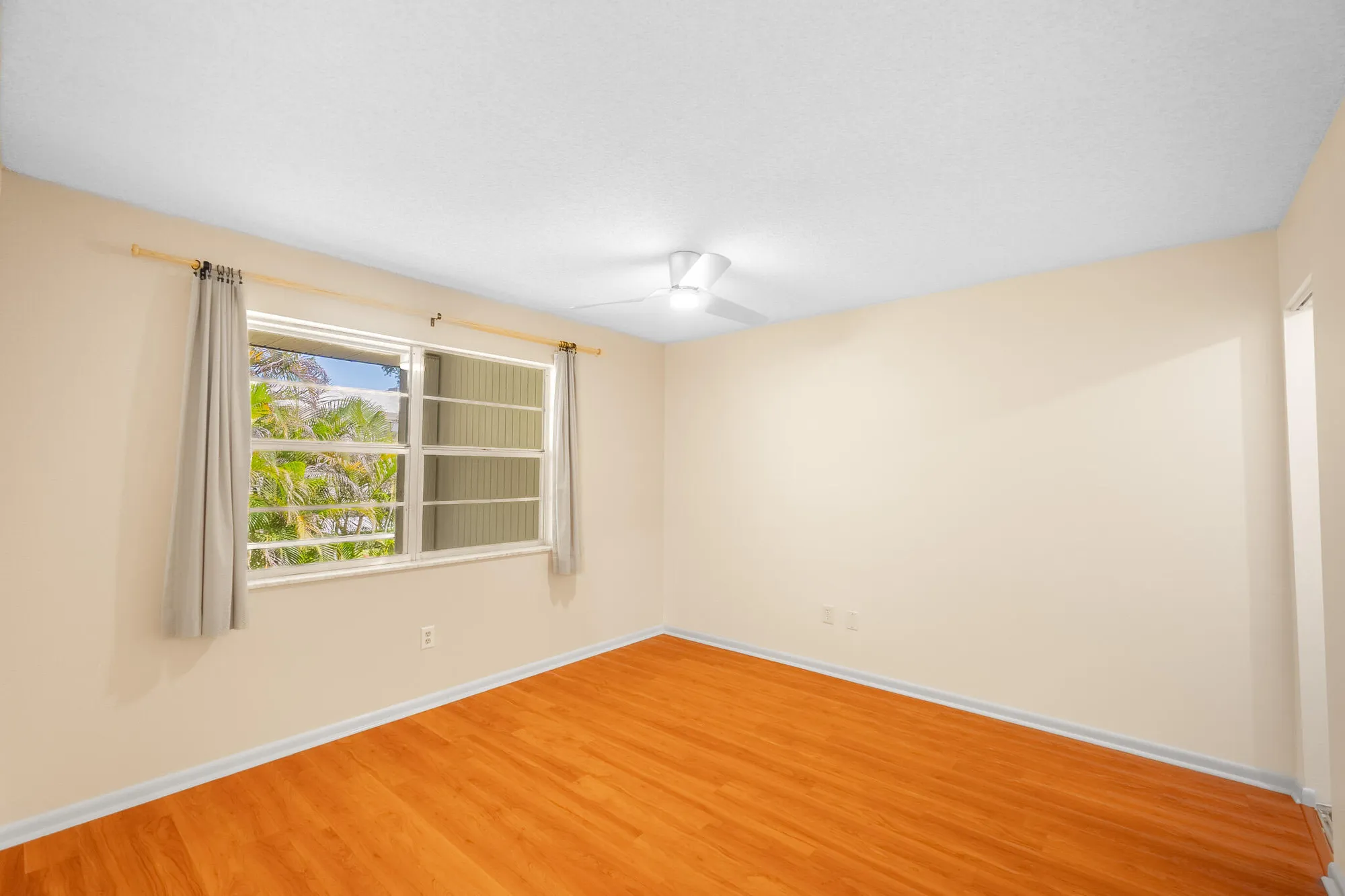 Property Slideshow image 13 of 23 | 1982 sw palm city rd i, Stuart, FL, 34994