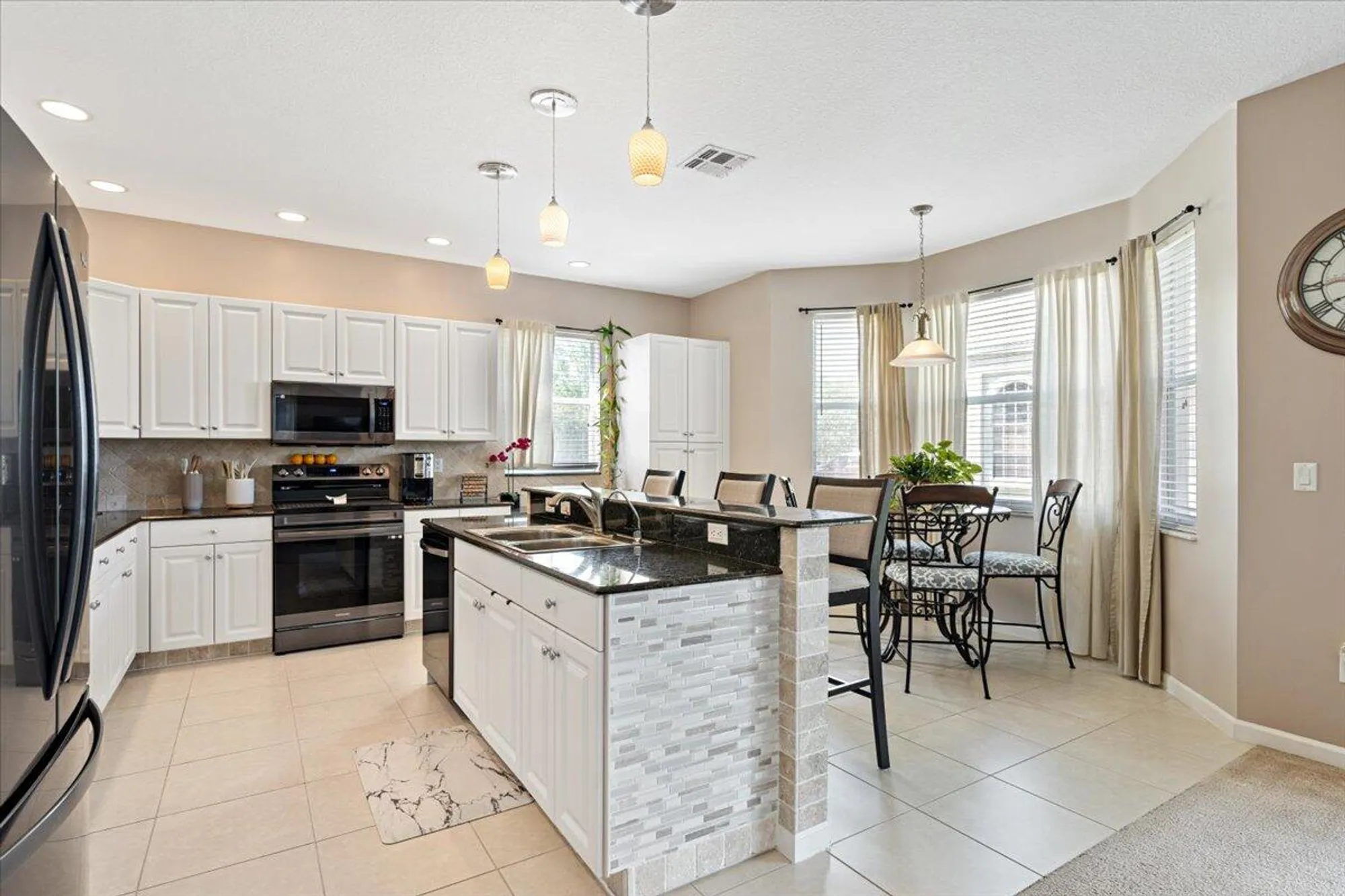 Property Slideshow image 17 of 87 | 11769 sw bennington cir, Port Saint Lucie, FL, 34987
