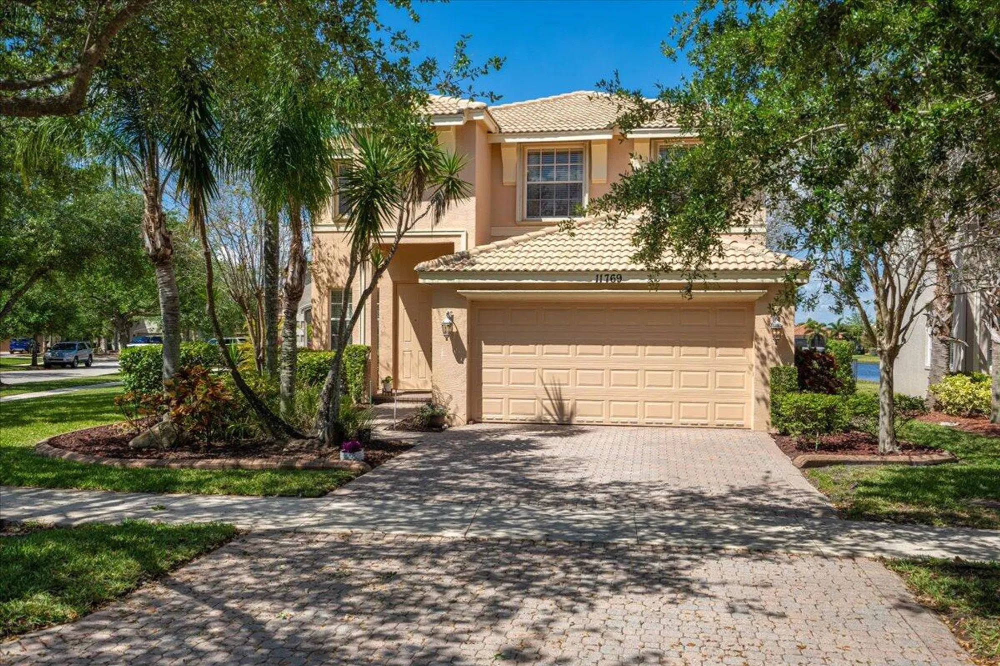 Property Slideshow image 3 of 87 | 11769 sw bennington cir, Port Saint Lucie, FL, 34987