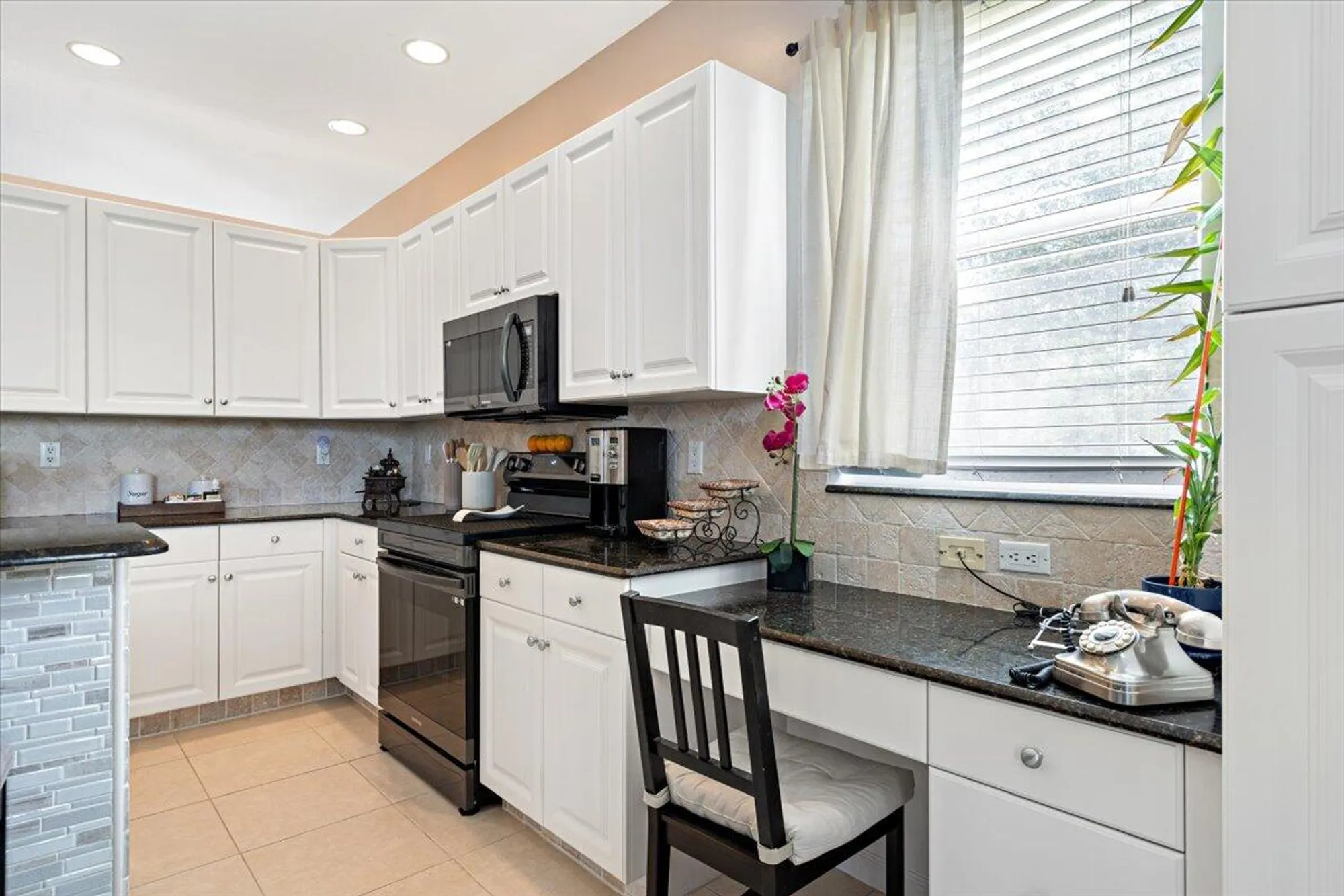Property Slideshow image 22 of 87 | 11769 sw bennington cir, Port Saint Lucie, FL, 34987