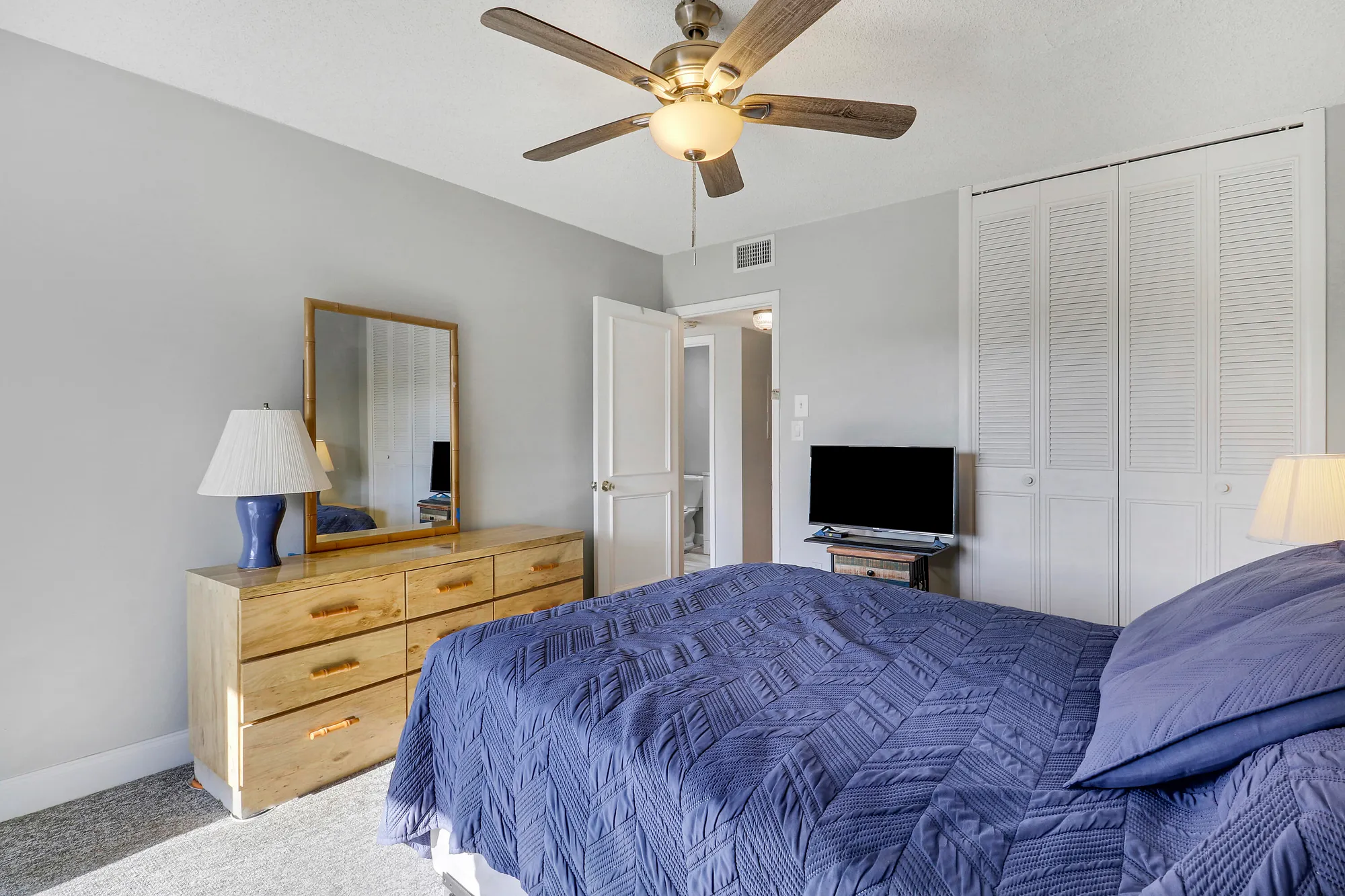 Property Slideshow image 18 of 52 | 2600 s kanner hwy q8, Stuart, FL, 34994