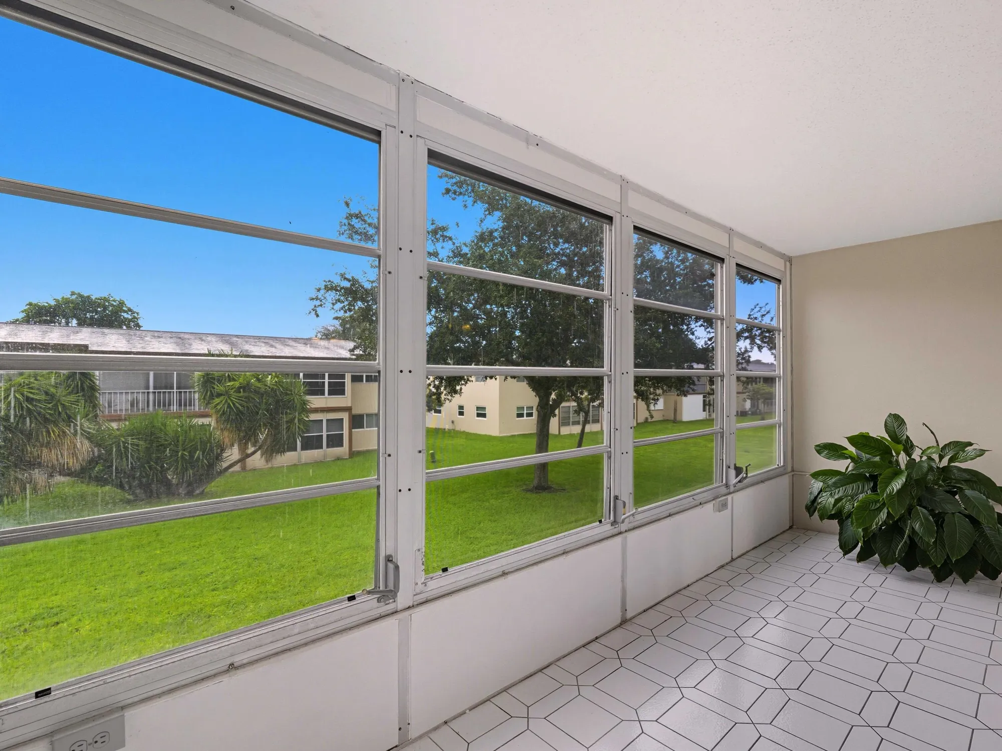 Property Slideshow image 15 of 21 | 551 nw 80th ave apt 207, Margate, FL, 33063