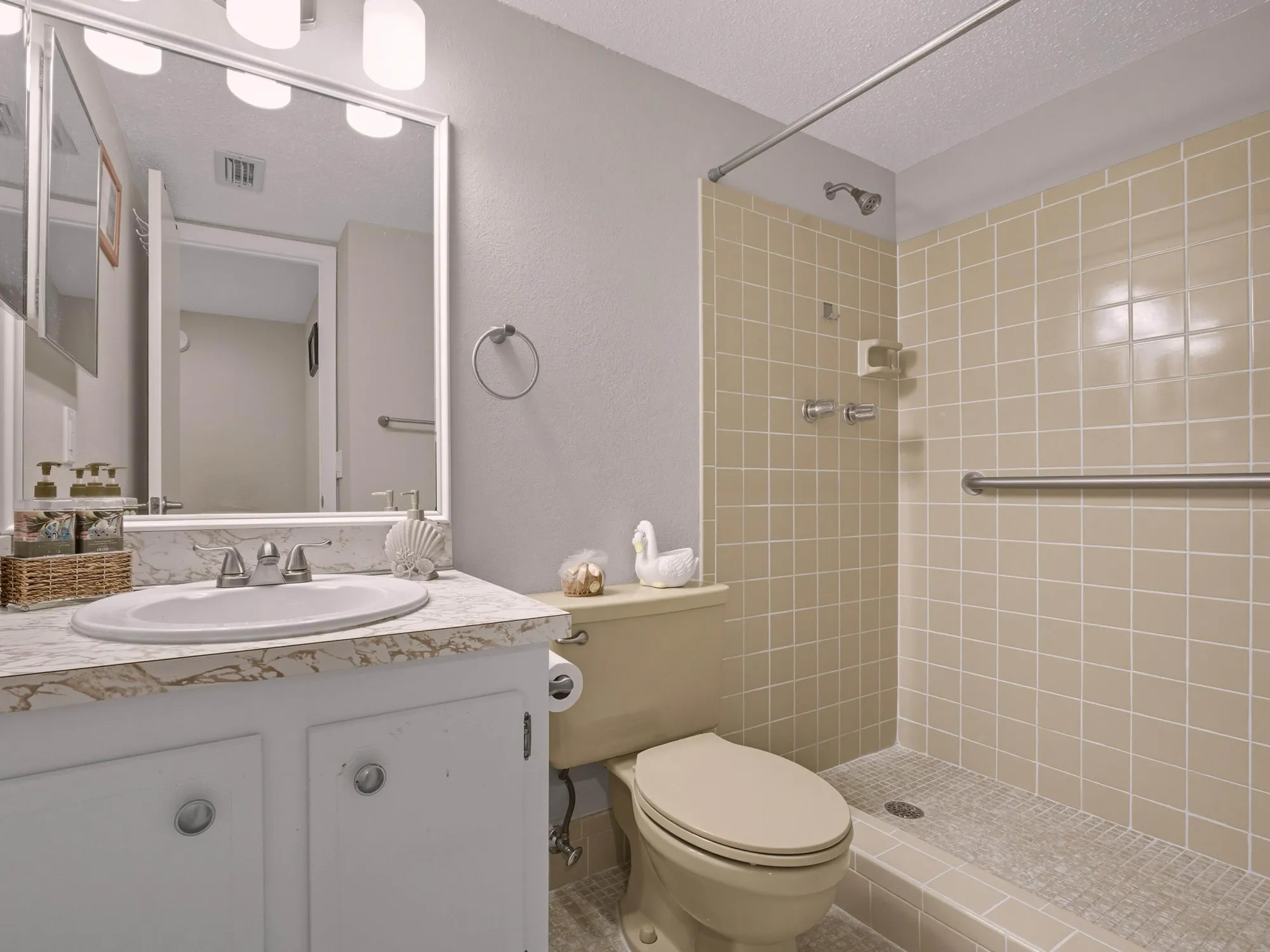 Property Slideshow image 18 of 21 | 551 nw 80th ave apt 207, Margate, FL, 33063