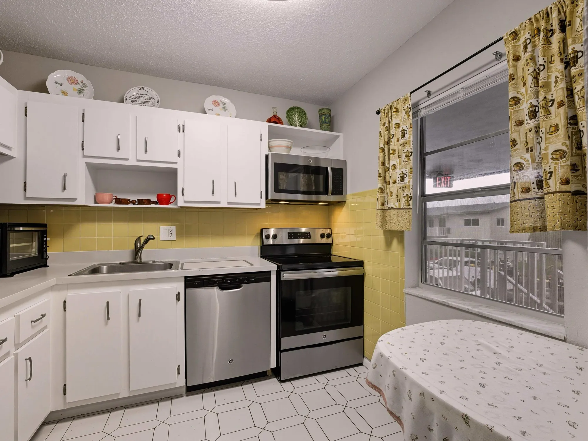 Property Slideshow image 10 of 21 | 551 nw 80th ave apt 207, Margate, FL, 33063