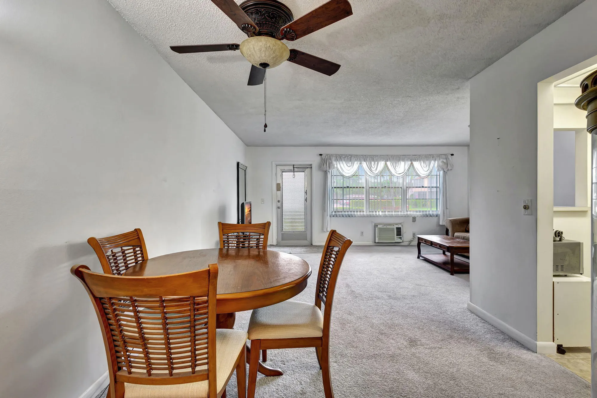 Property Slideshow image 12 of 30 | 130 cambridge f, West Palm Beach, FL, 33417