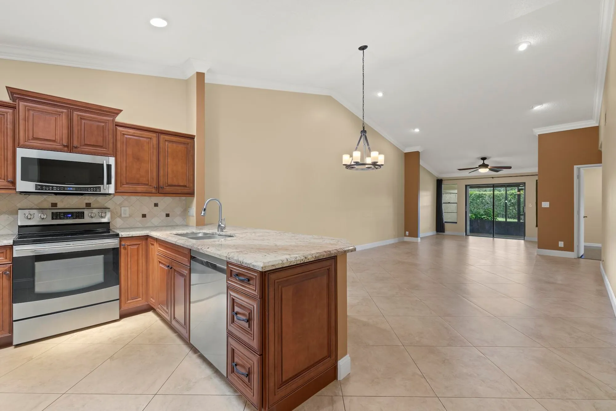 Property Slideshow image 6 of 30 | 5317 fig palm way b, Boynton Beach, FL, 33437