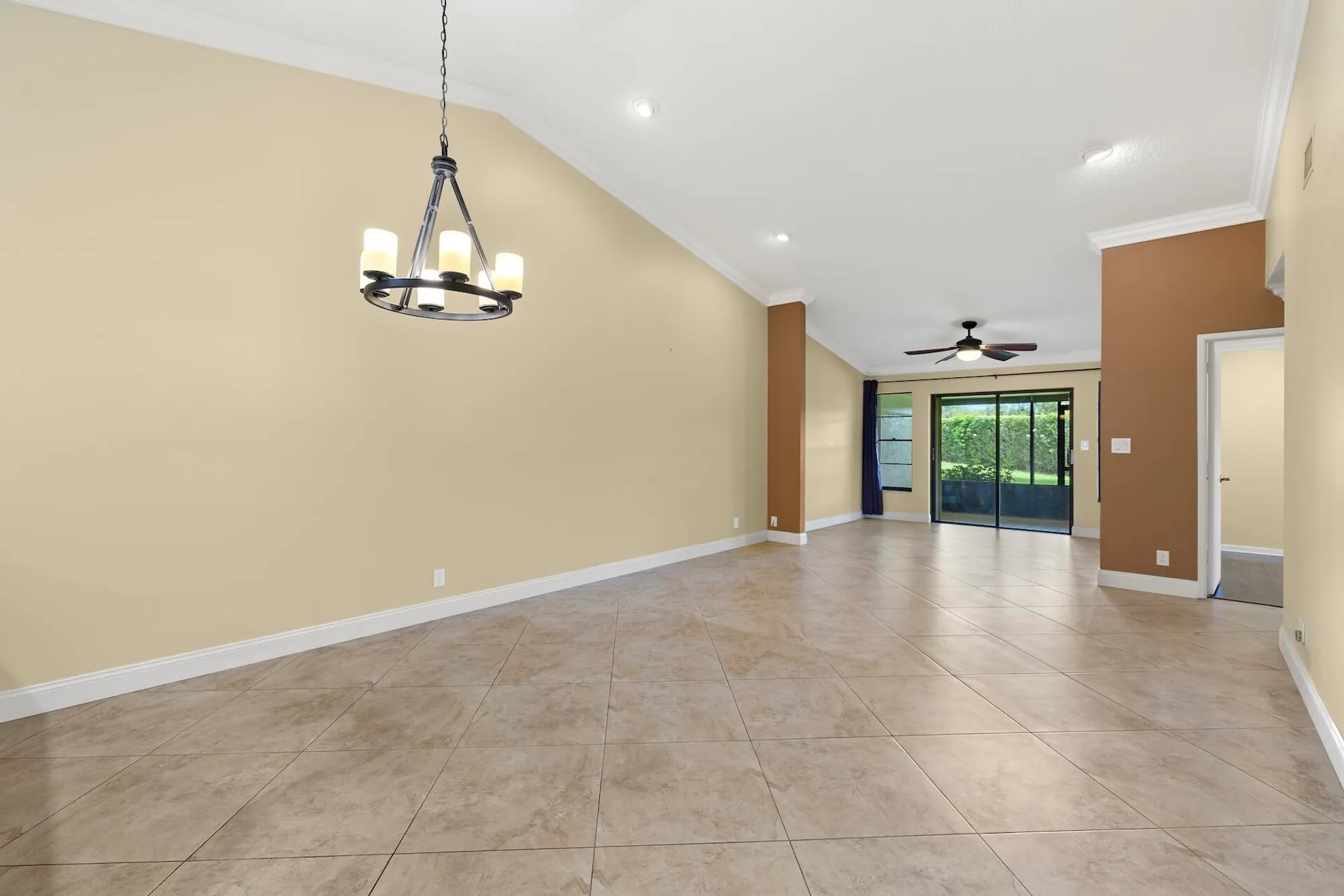 Property Slideshow image 11 of 30 | 5317 fig palm way b, Boynton Beach, FL, 33437