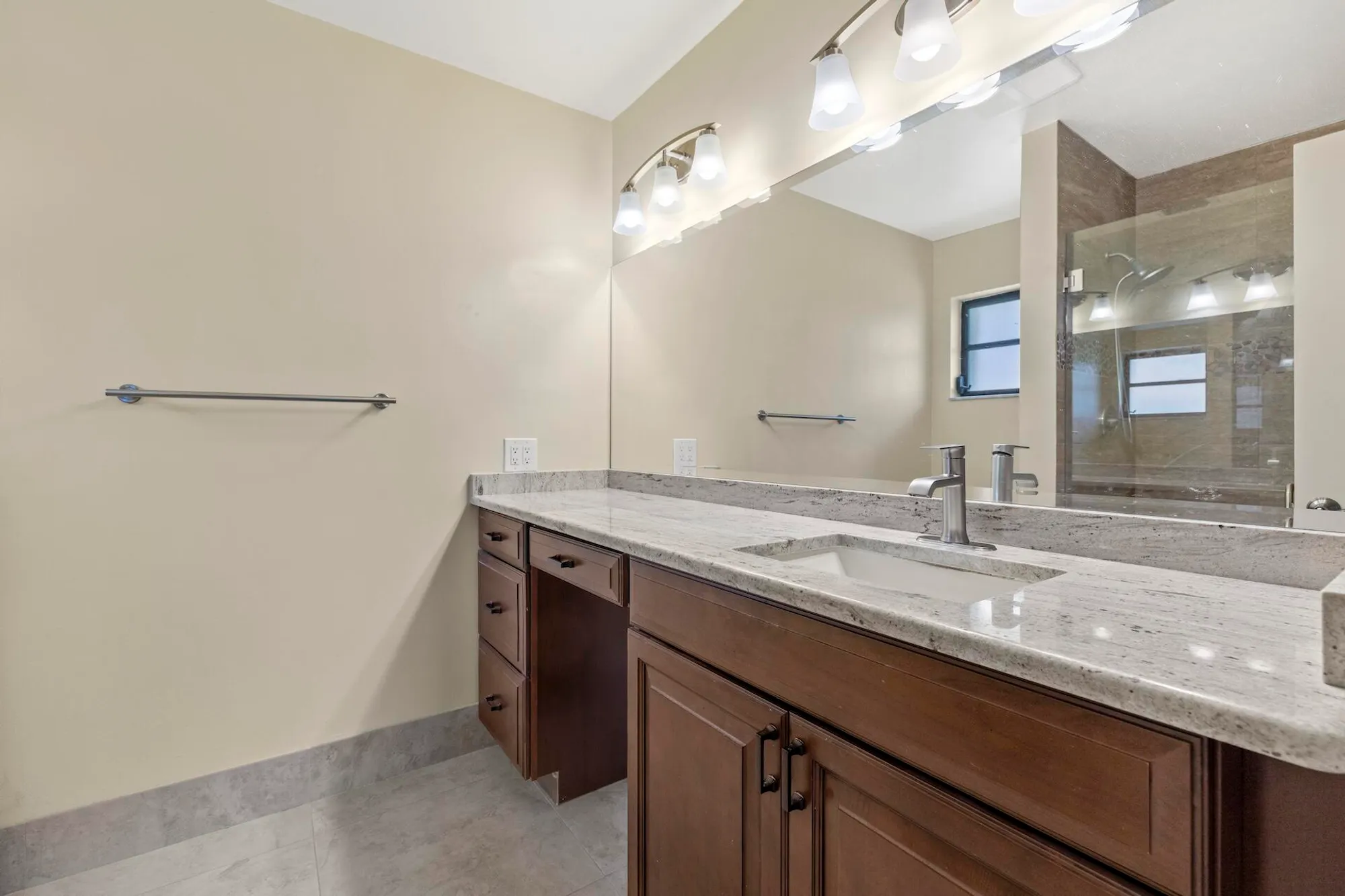 Property Slideshow image 17 of 30 | 5317 fig palm way b, Boynton Beach, FL, 33437