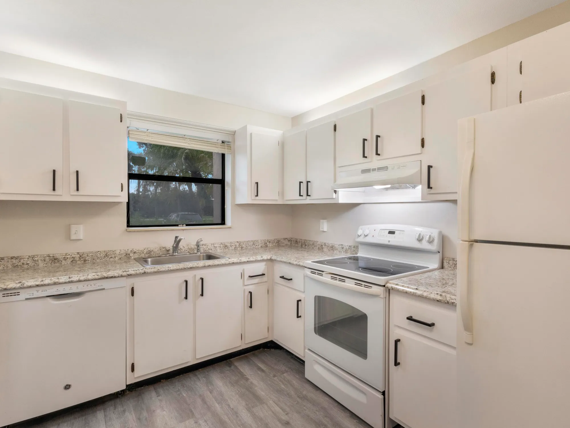 Property Slideshow image 11 of 19 | 4760 lucerne lakes blvd 104, Lake Worth, FL, 33467