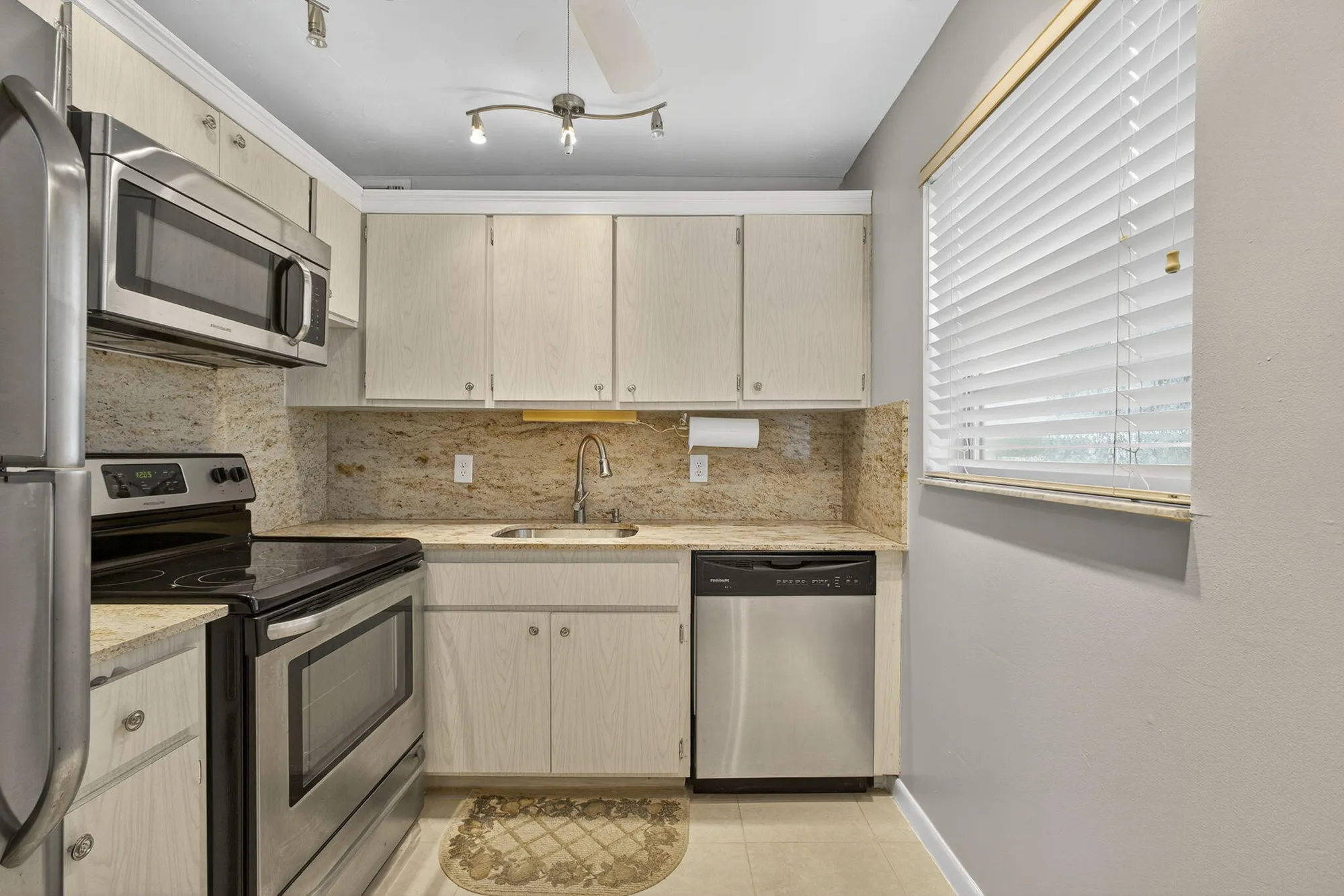 Property Slideshow image 8 of 41 | 96 dorchester e unit e, West Palm Beach, FL, 33417