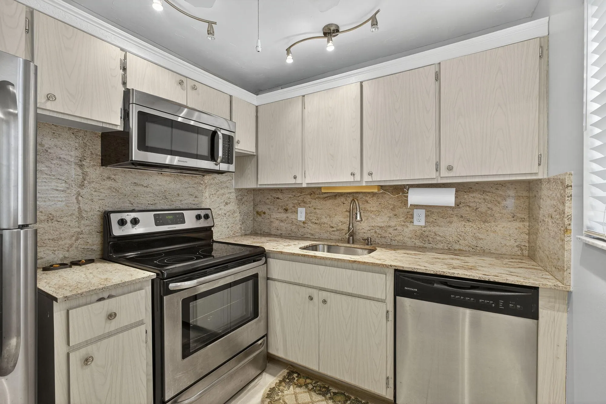 Property Slideshow image 1 of 41 | 96 dorchester e unit e, West Palm Beach, FL, 33417