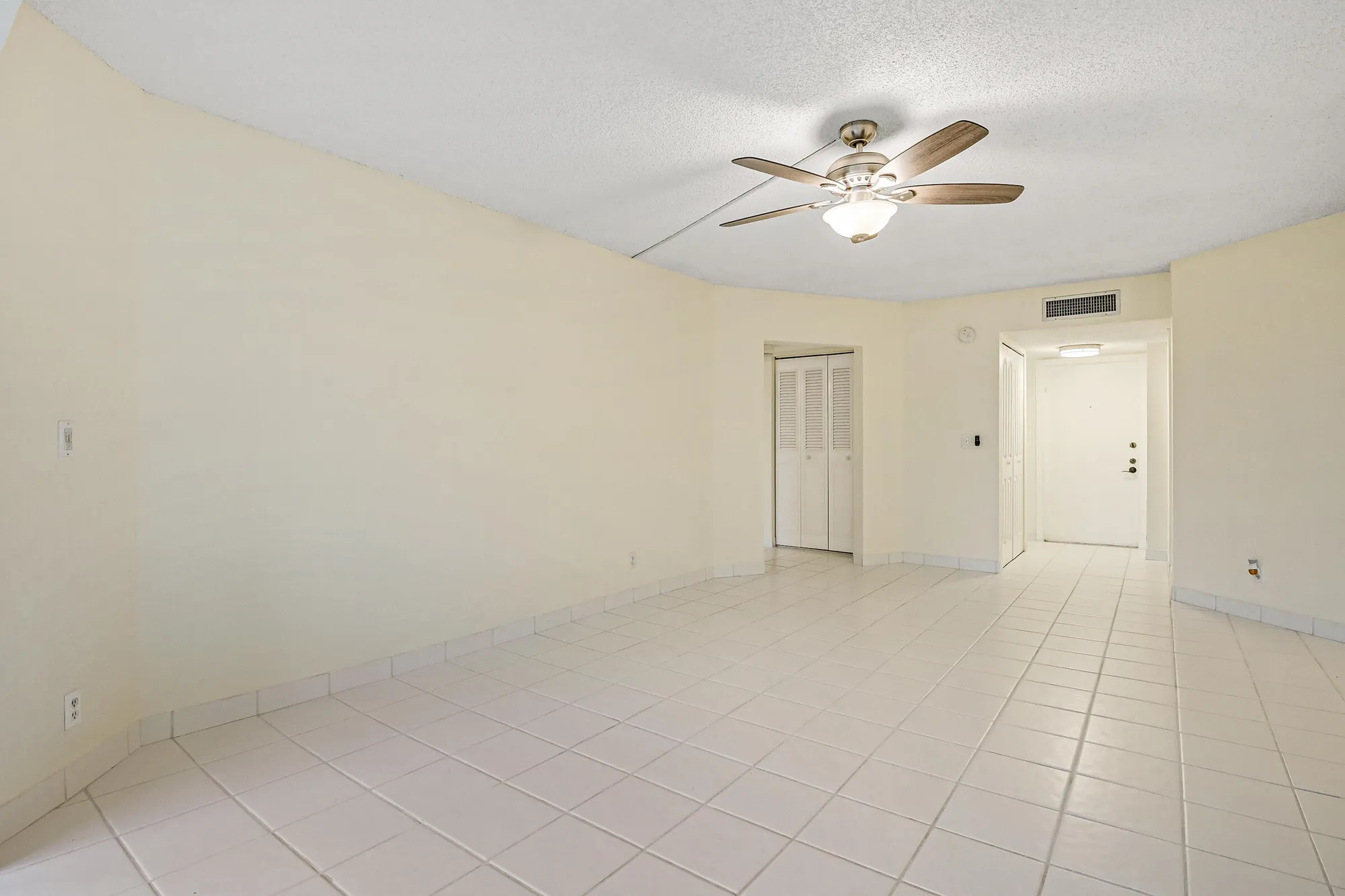 Property Slideshow image 9 of 38 | 3810 via poinciana apt 404, Lake Worth, FL, 33467