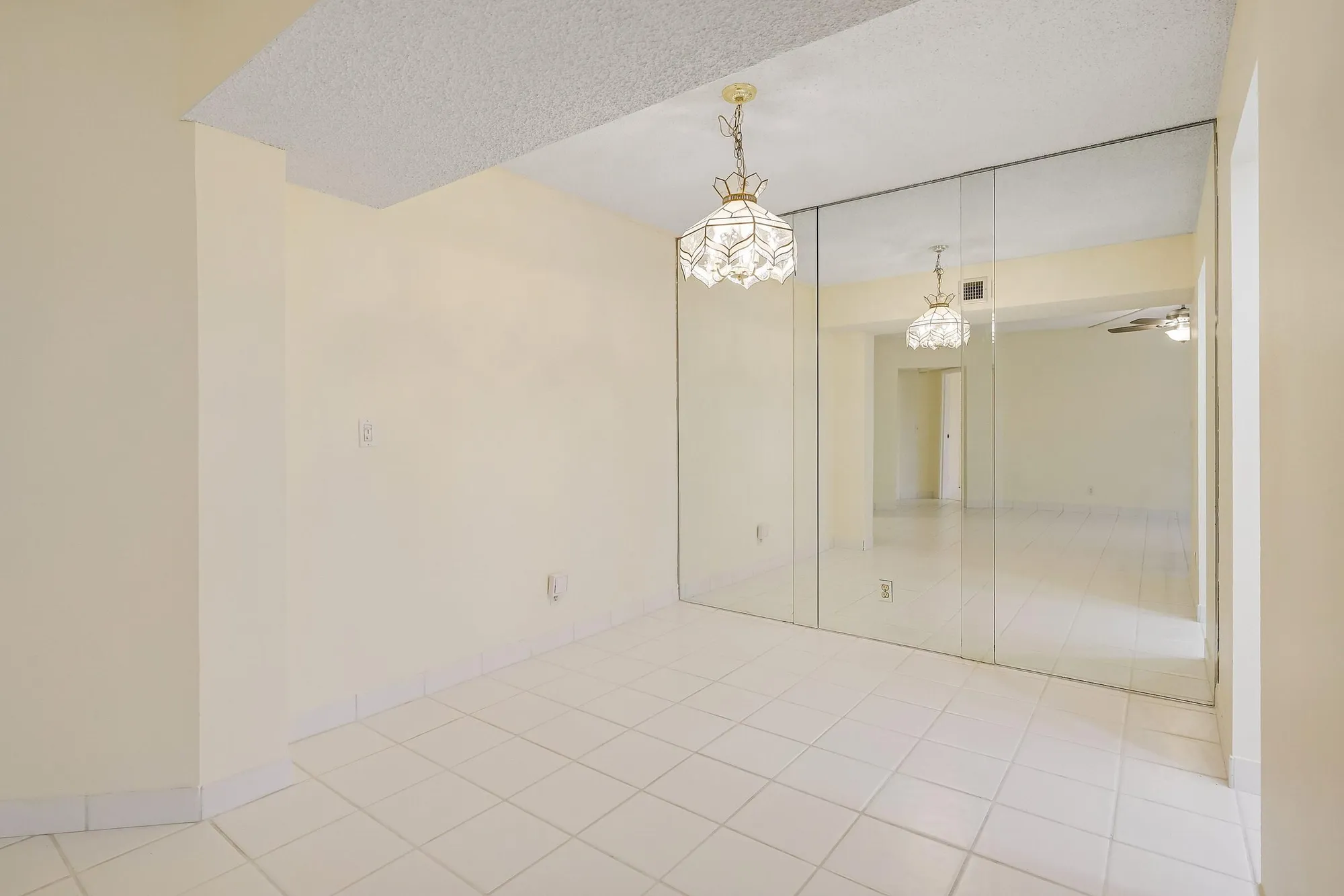 Property Slideshow image 8 of 38 | 3810 via poinciana apt 404, Lake Worth, FL, 33467