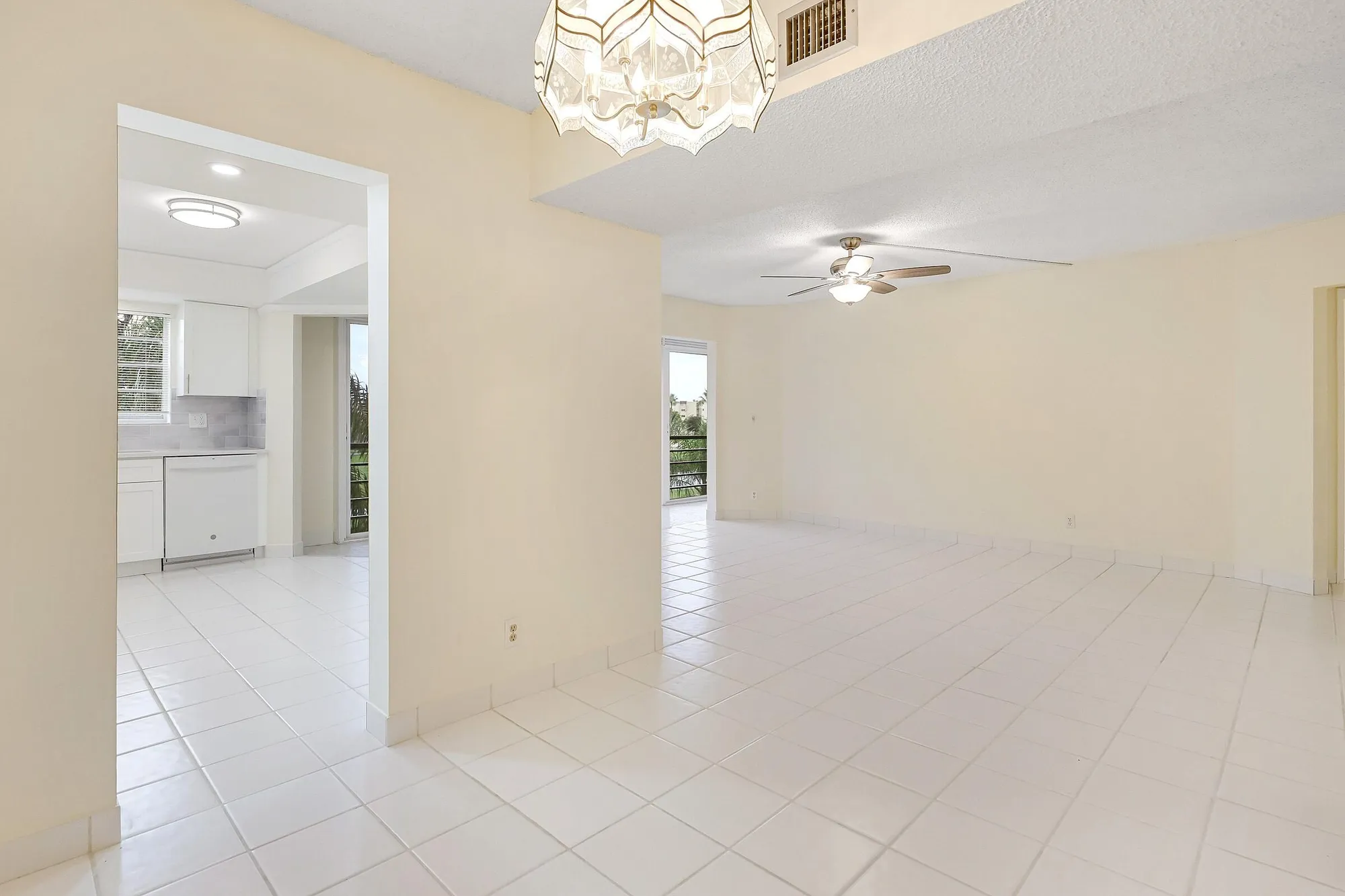 Property Slideshow image 13 of 38 | 3810 via poinciana apt 404, Lake Worth, FL, 33467