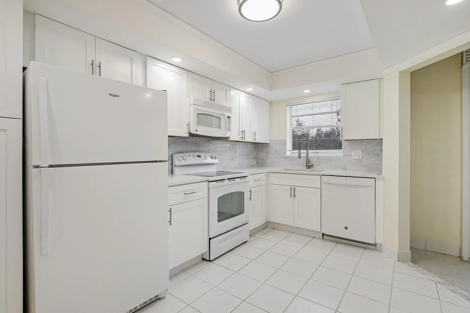 Property Slideshow image 15 of 38 | 3810 via poinciana apt 404, Lake Worth, FL, 33467