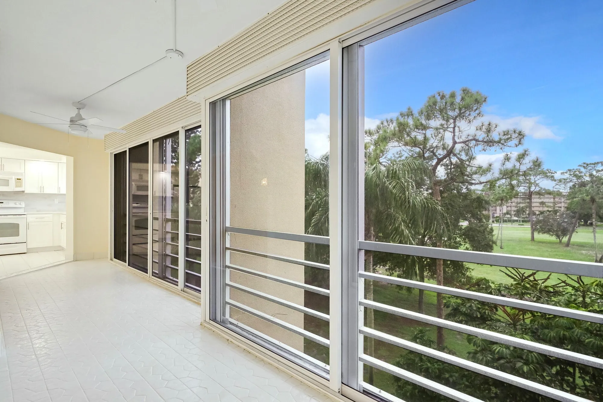 Property Slideshow image 19 of 38 | 3810 via poinciana apt 404, Lake Worth, FL, 33467