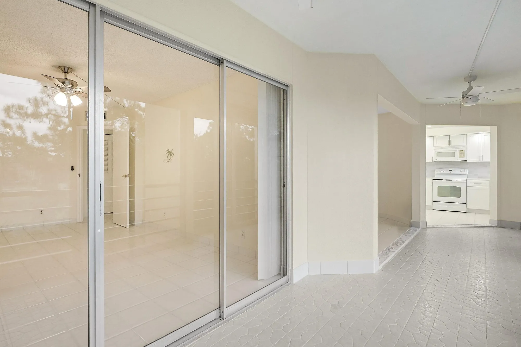 Property Slideshow image 20 of 38 | 3810 via poinciana apt 404, Lake Worth, FL, 33467