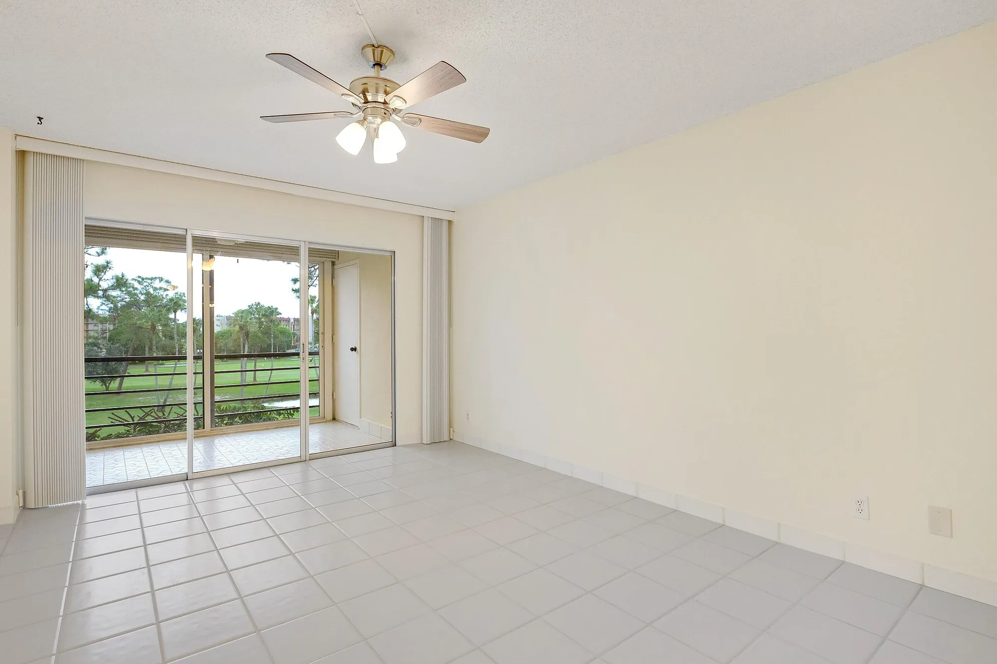 Property Slideshow image 21 of 38 | 3810 via poinciana apt 404, Lake Worth, FL, 33467