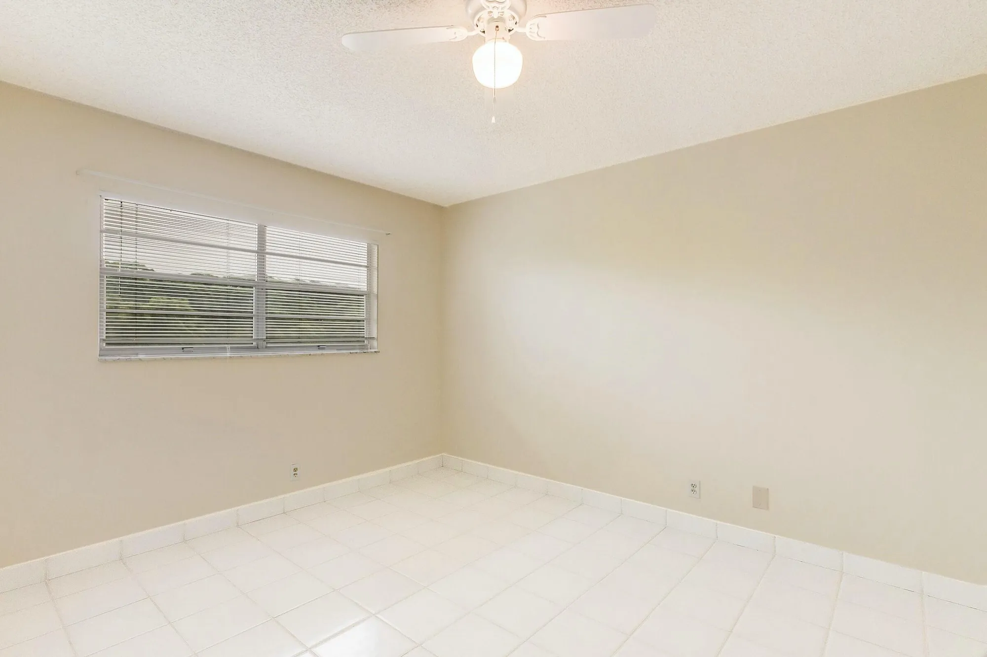 Property Slideshow image 29 of 38 | 3810 via poinciana apt 404, Lake Worth, FL, 33467