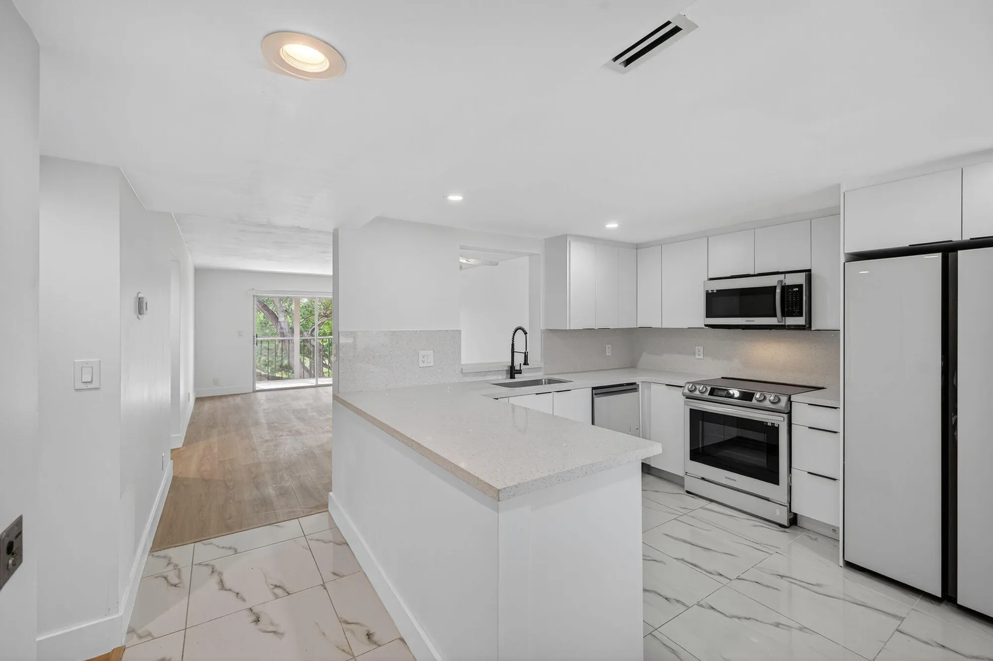 Property Slideshow image 12 of 111 | 14375 strathmore ln 303, Delray Beach, FL, 33446