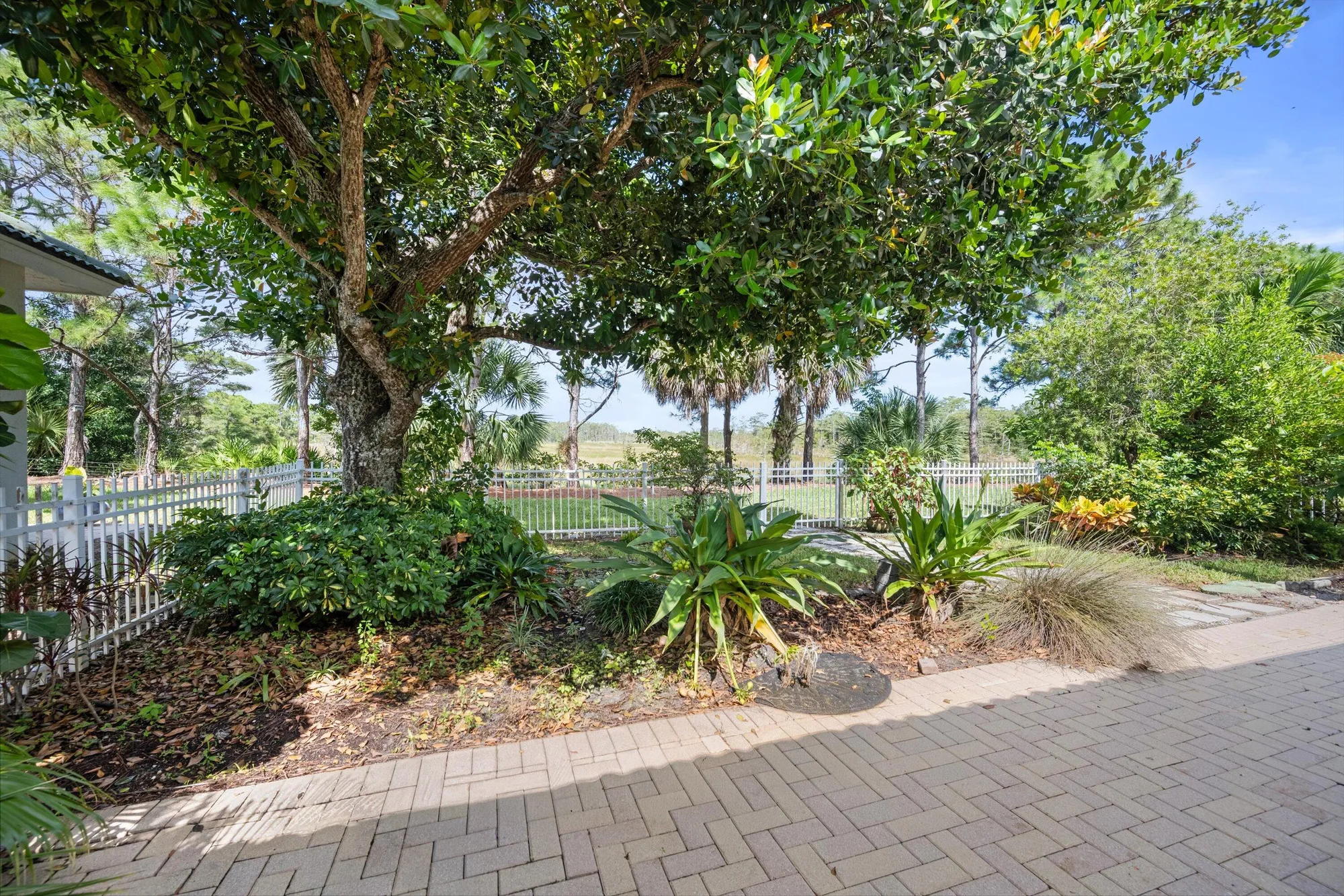Property Slideshow image 31 of 46 | 9150 bay harbour cir, West Palm Beach, FL, 33411