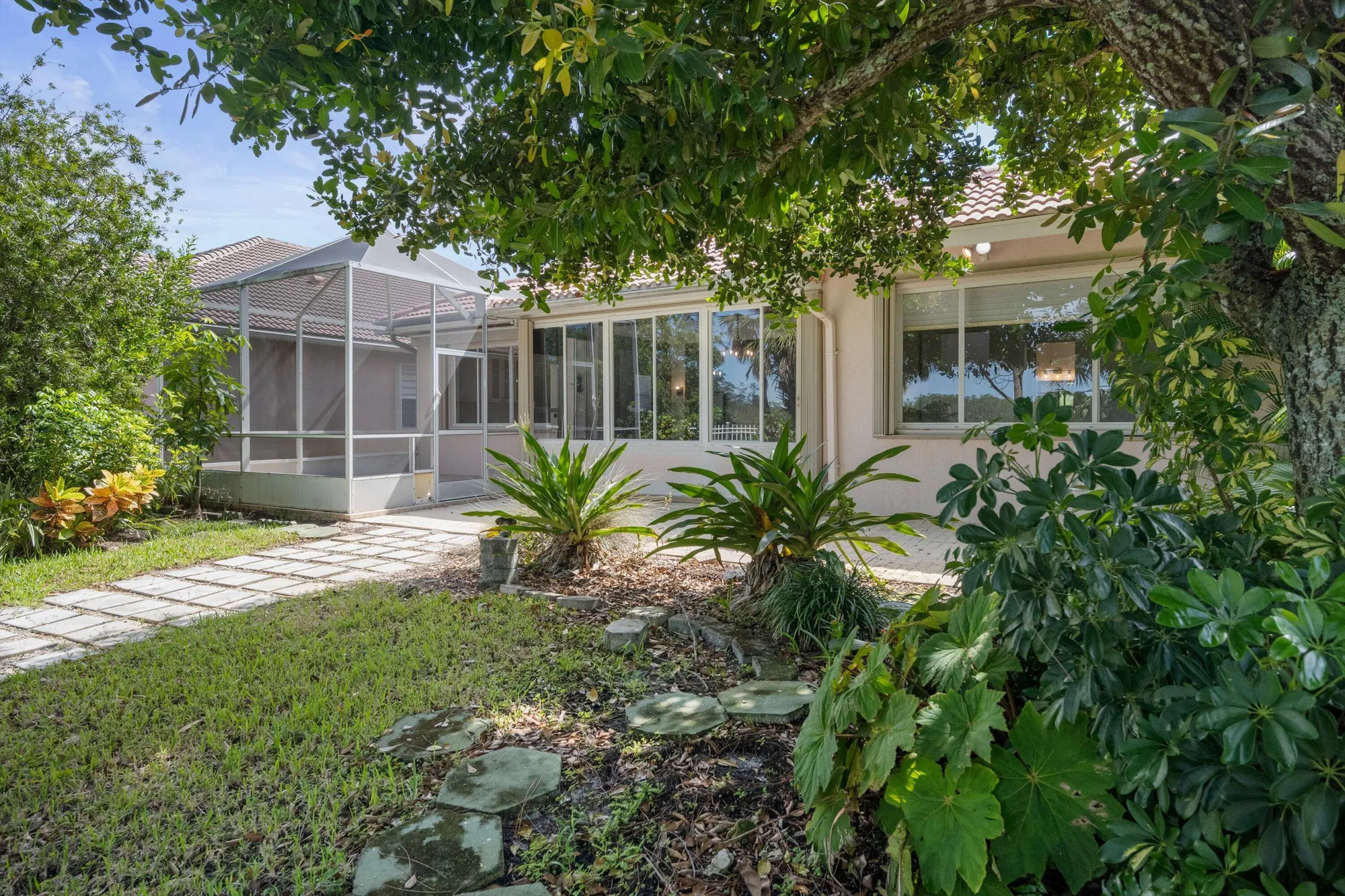 Property Slideshow image 35 of 46 | 9150 bay harbour cir, West Palm Beach, FL, 33411