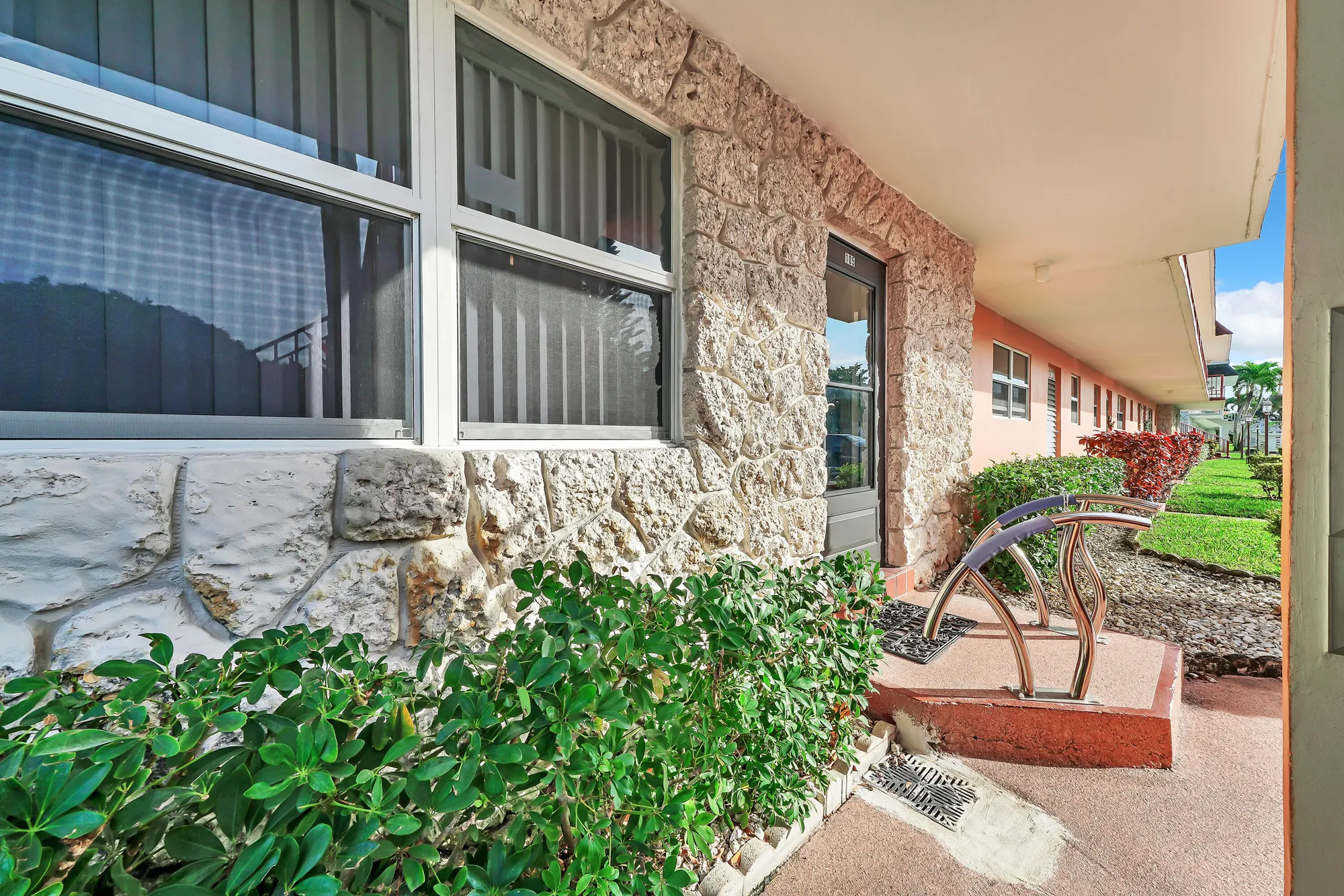 Property Slideshow image 31 of 35 | 105 oxford 100 # 105, West Palm Beach, FL, 33417