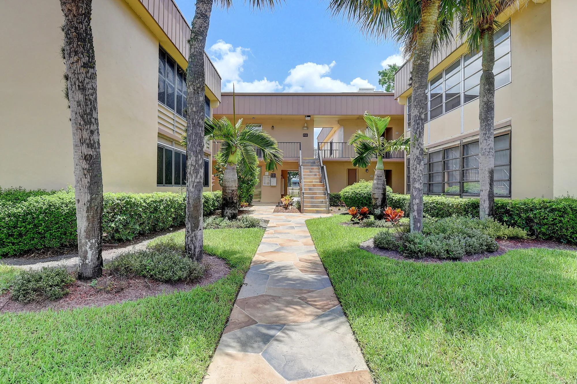 Property Slideshow image 2 of 37 | 274 capri f, Delray Beach, FL, 33484