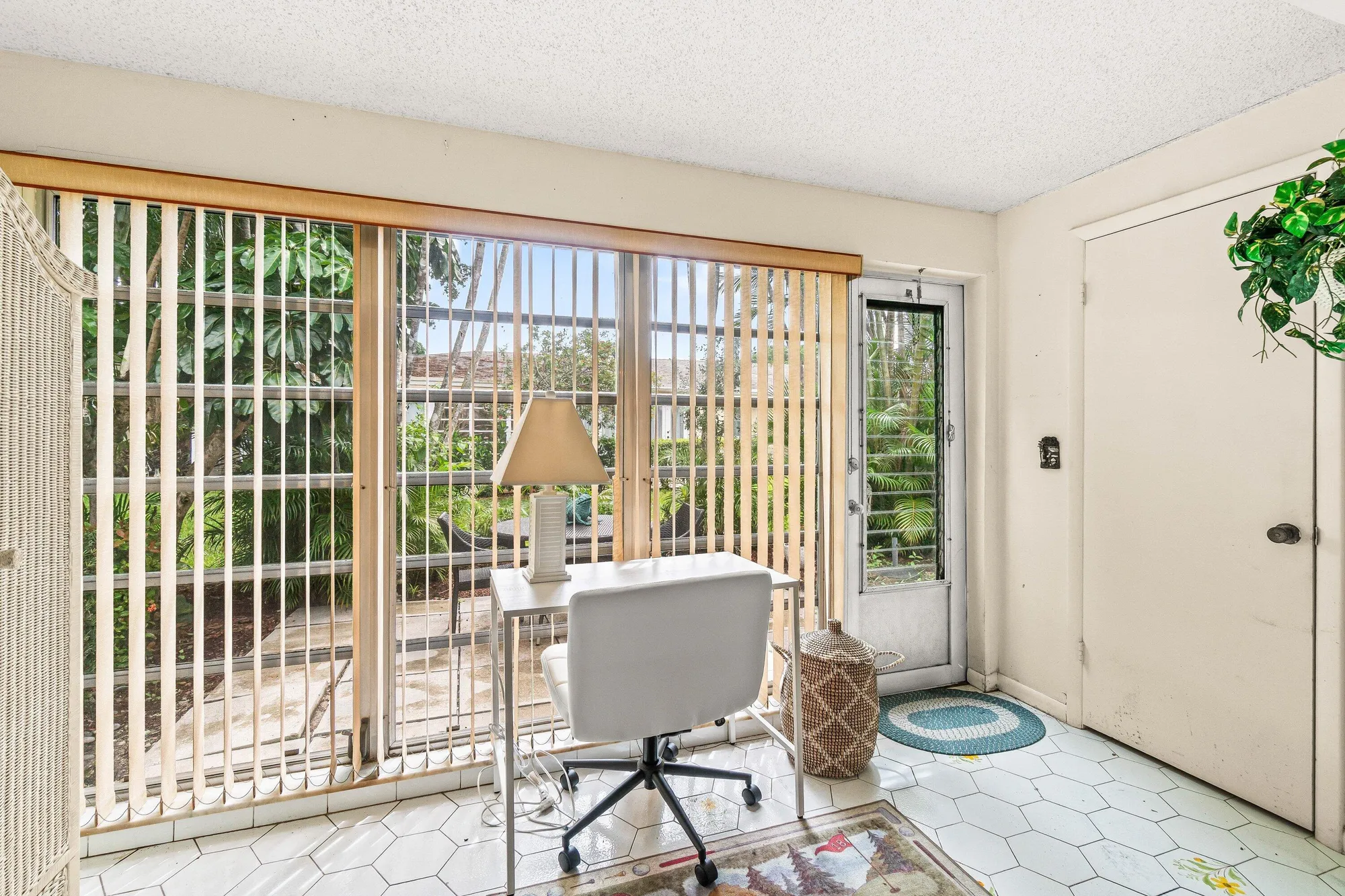 Property Slideshow image 10 of 28 | 13735 flora pl b, Delray Beach, FL, 33484
