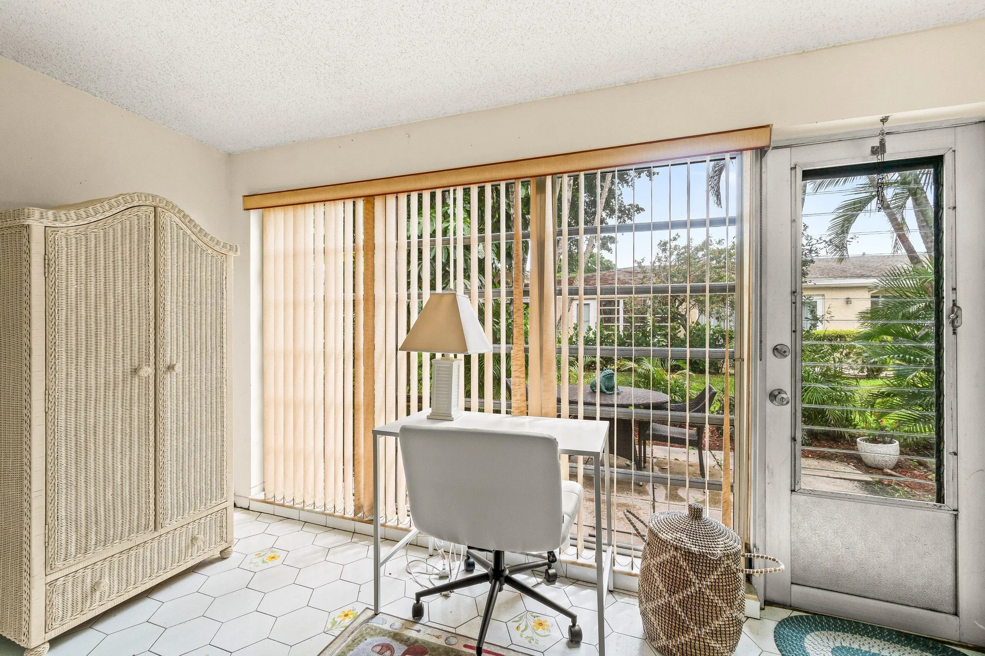 Property Slideshow image 11 of 28 | 13735 flora pl b, Delray Beach, FL, 33484