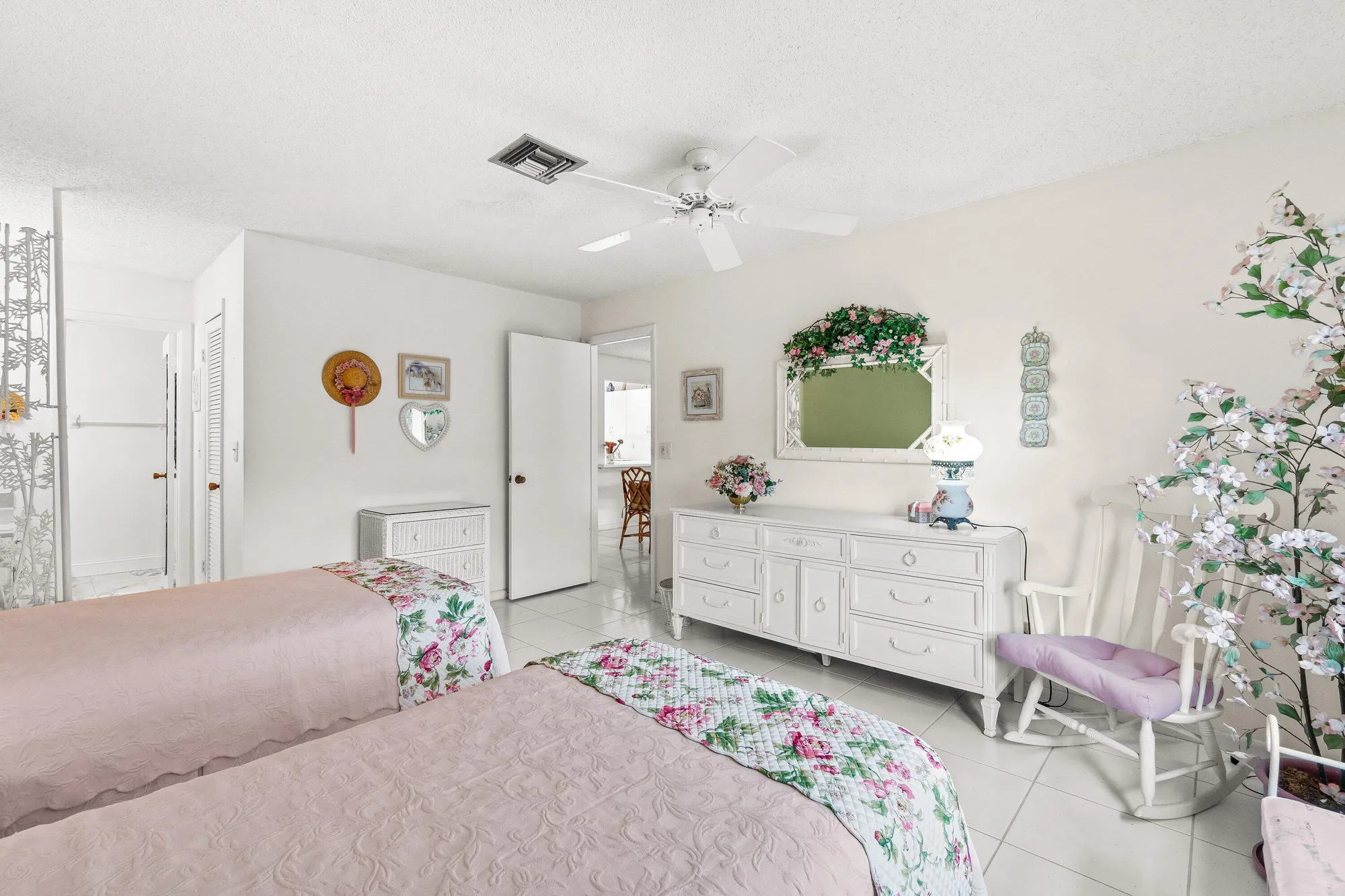 Property Slideshow image 15 of 28 | 13735 flora pl b, Delray Beach, FL, 33484