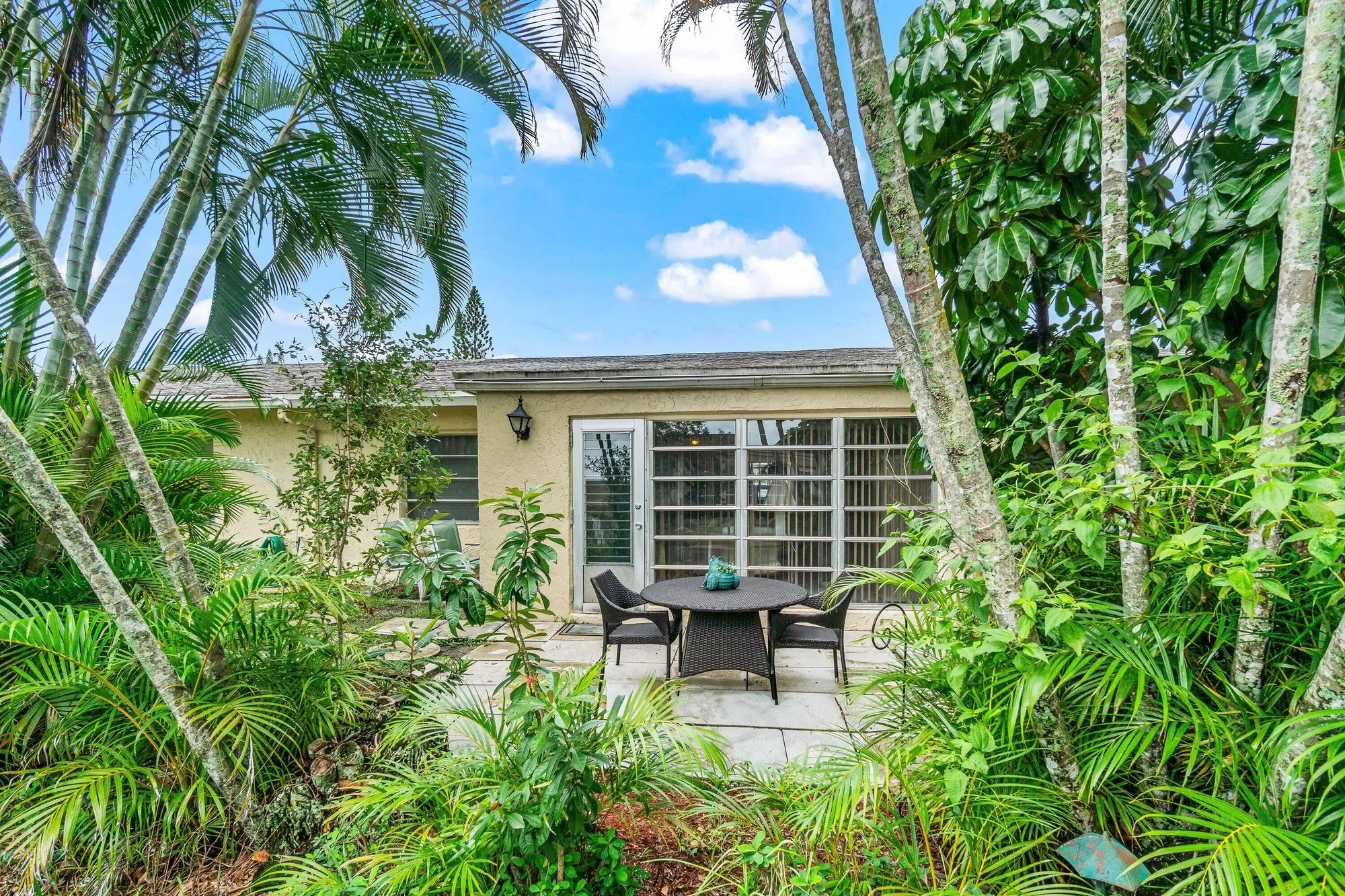 Property Slideshow image 13 of 28 | 13735 flora pl b, Delray Beach, FL, 33484