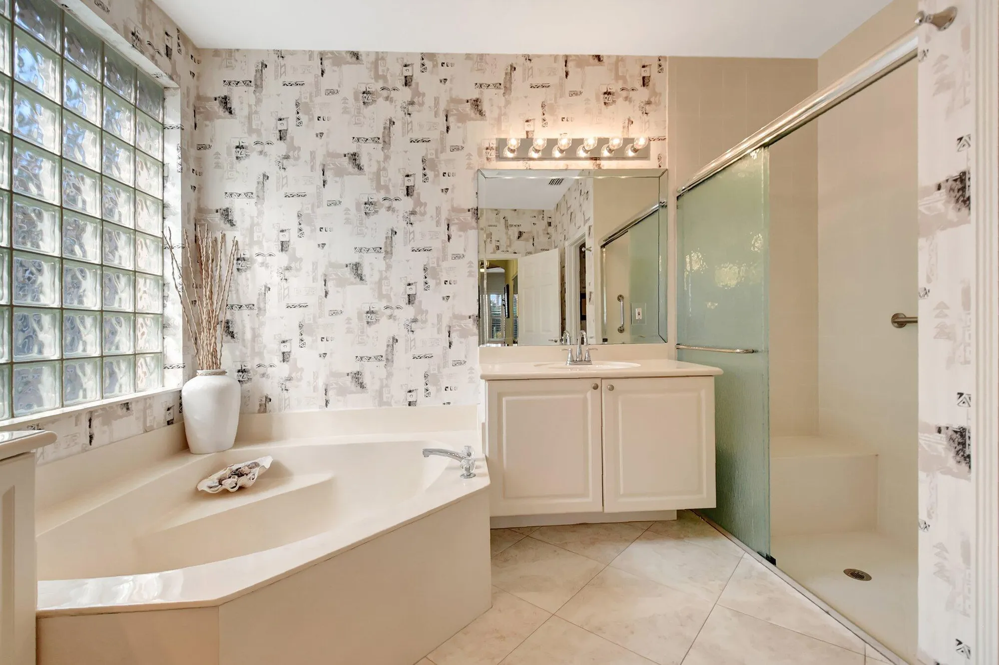 Property Slideshow image 21 of 42 | 7322 morocca lake dr, Delray Beach, FL, 33446