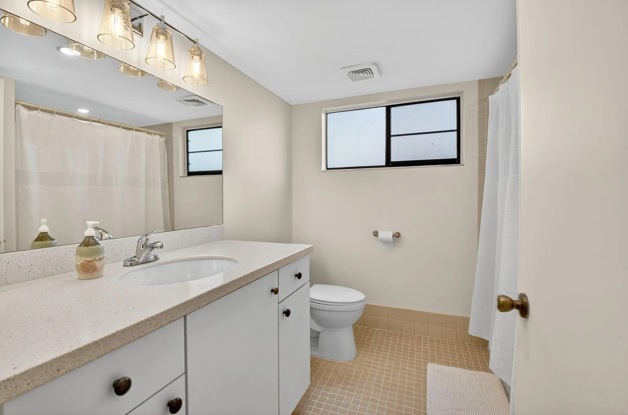 Property Slideshow image 14 of 38 | 15216 lakes of delray blvd 140, Delray Beach, FL, 33484