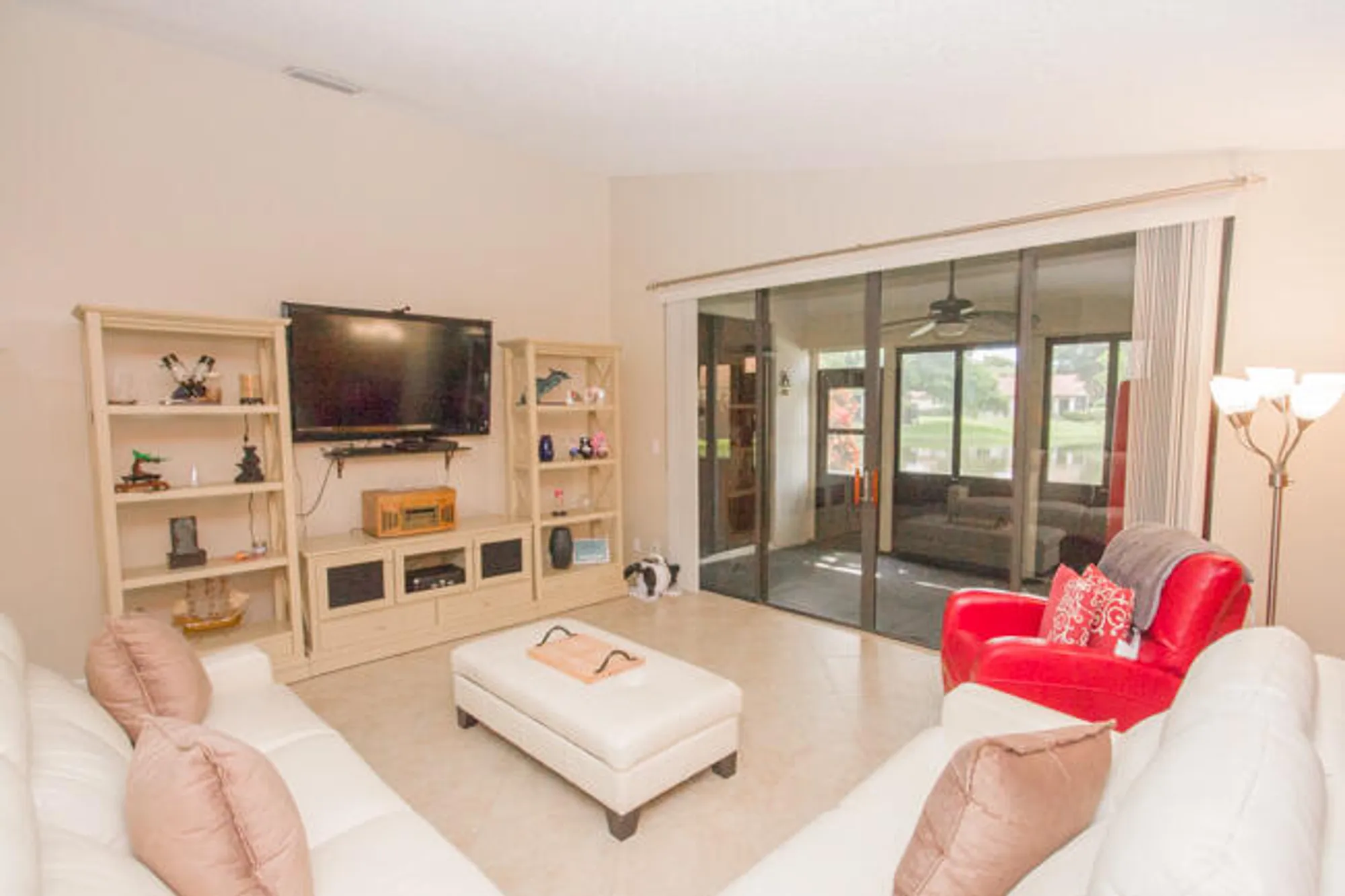 Property Slideshow image 11 of 25 | 4907 boxwood cir, Boynton Beach, FL, 33436