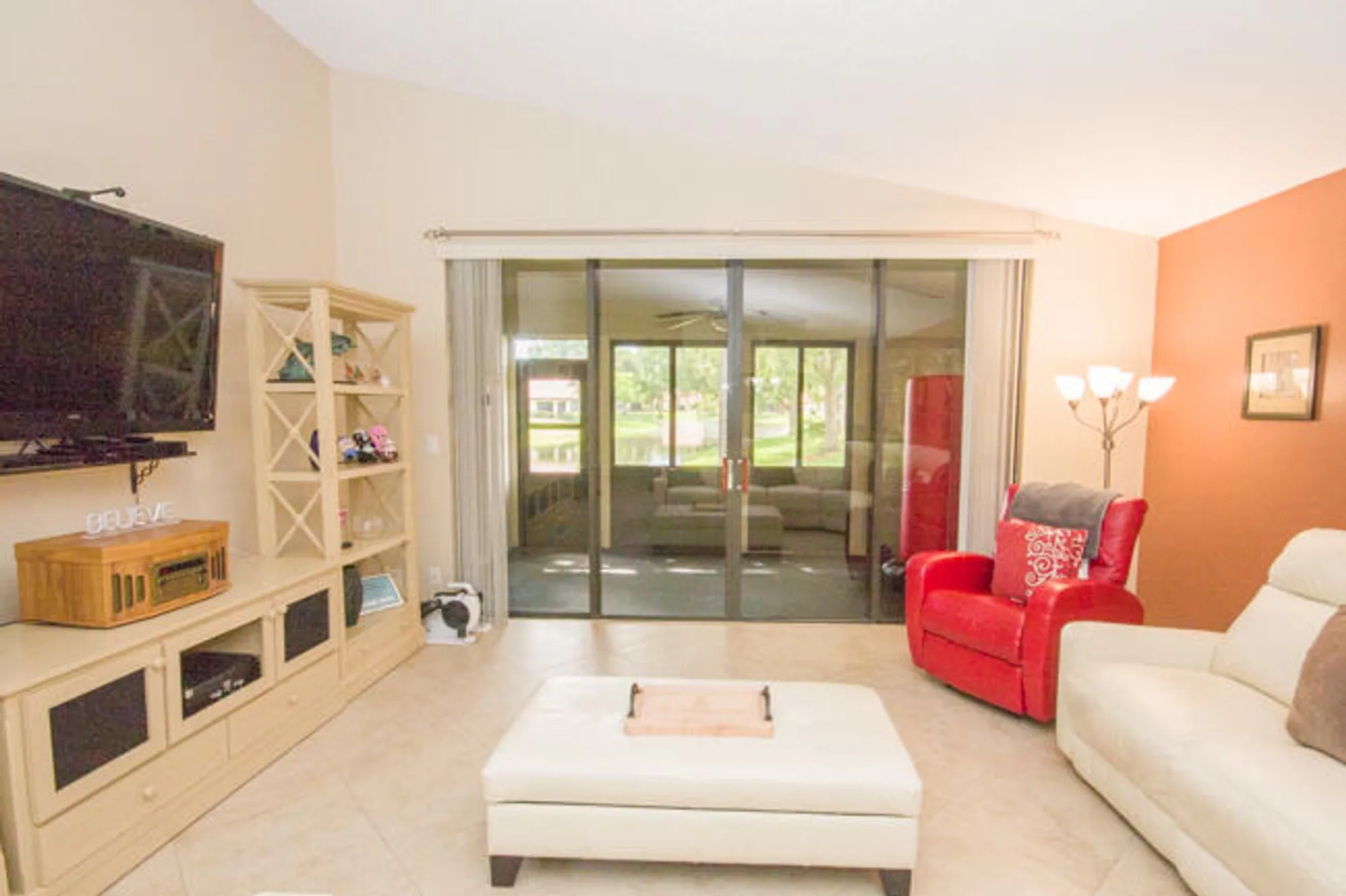 Property Slideshow image 10 of 25 | 4907 boxwood cir, Boynton Beach, FL, 33436