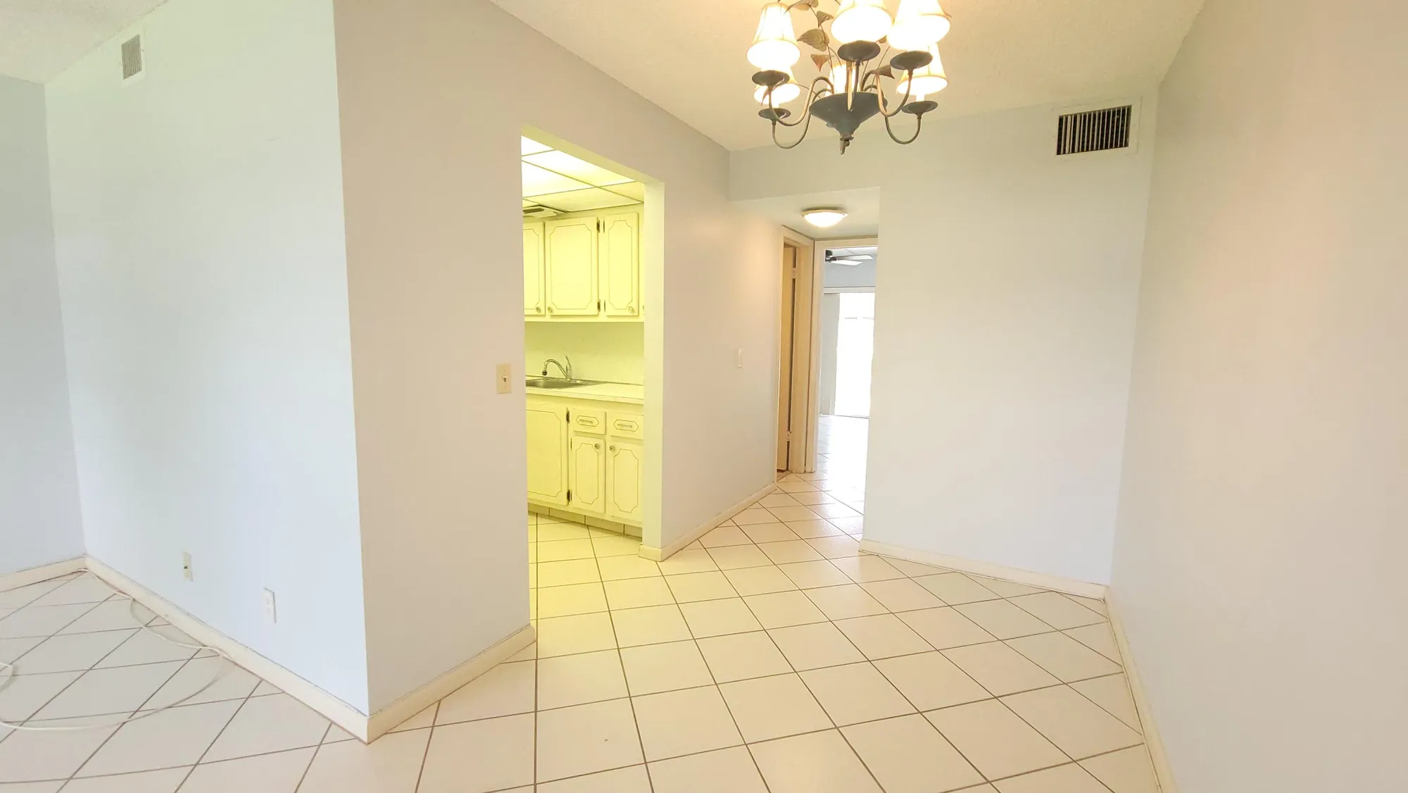 Property Slideshow image 4 of 36 | 215 canterbury j, West Palm Beach, FL, 33417
