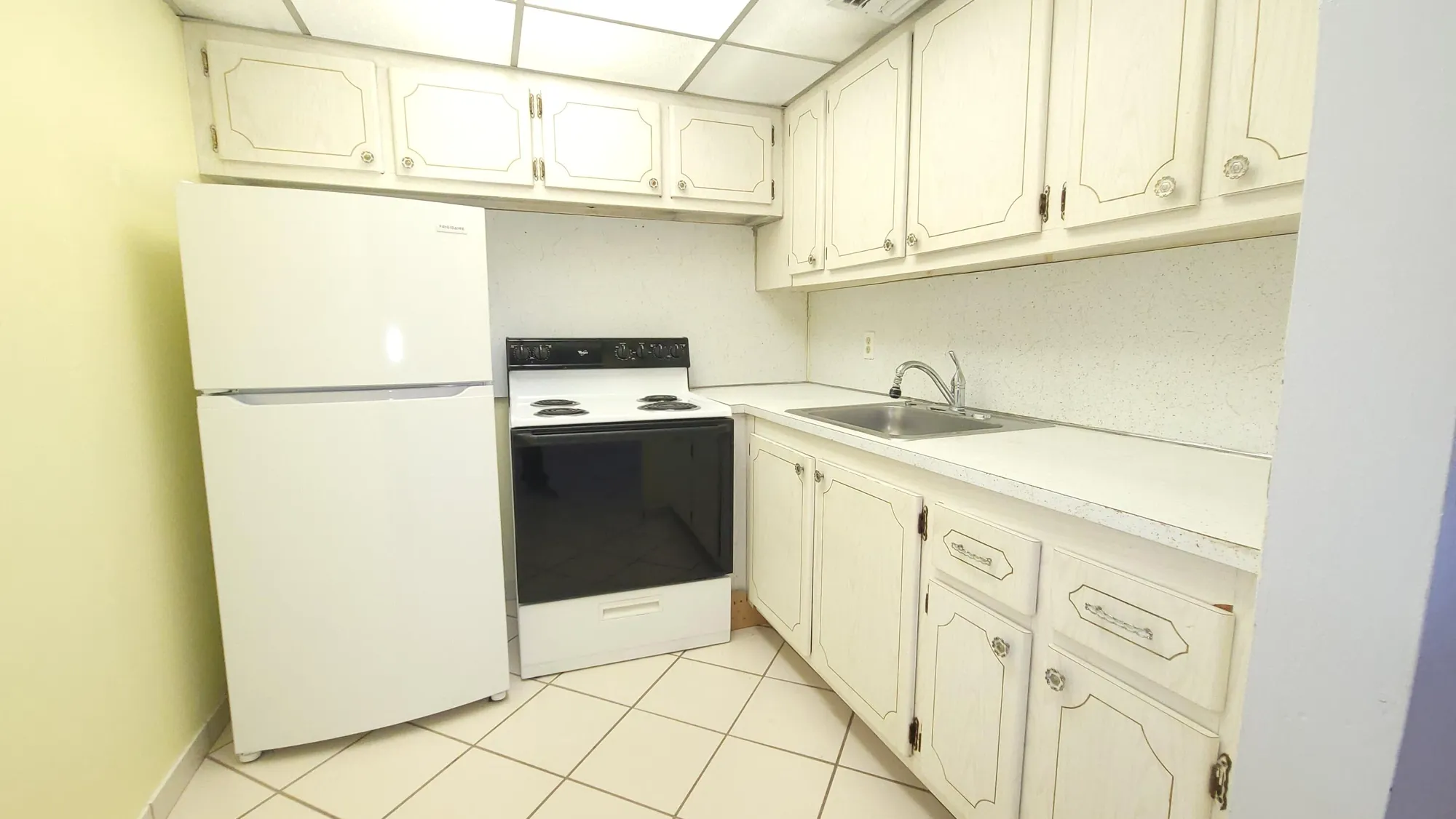 Property Slideshow image 5 of 36 | 215 canterbury j, West Palm Beach, FL, 33417