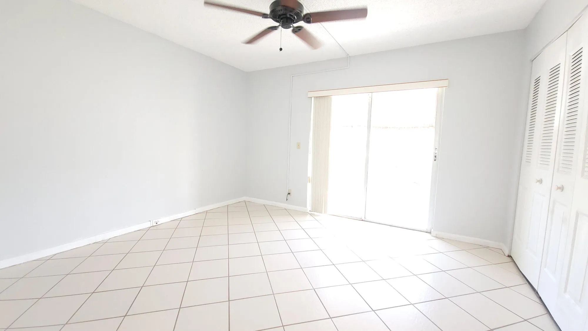 Property Slideshow image 8 of 36 | 215 canterbury j, West Palm Beach, FL, 33417