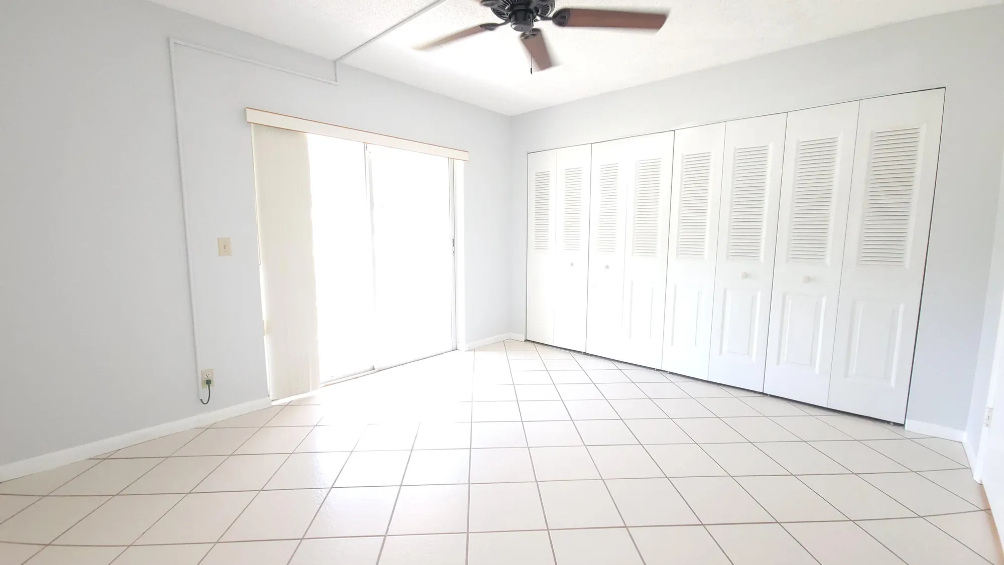 Property Slideshow image 9 of 36 | 215 canterbury j, West Palm Beach, FL, 33417