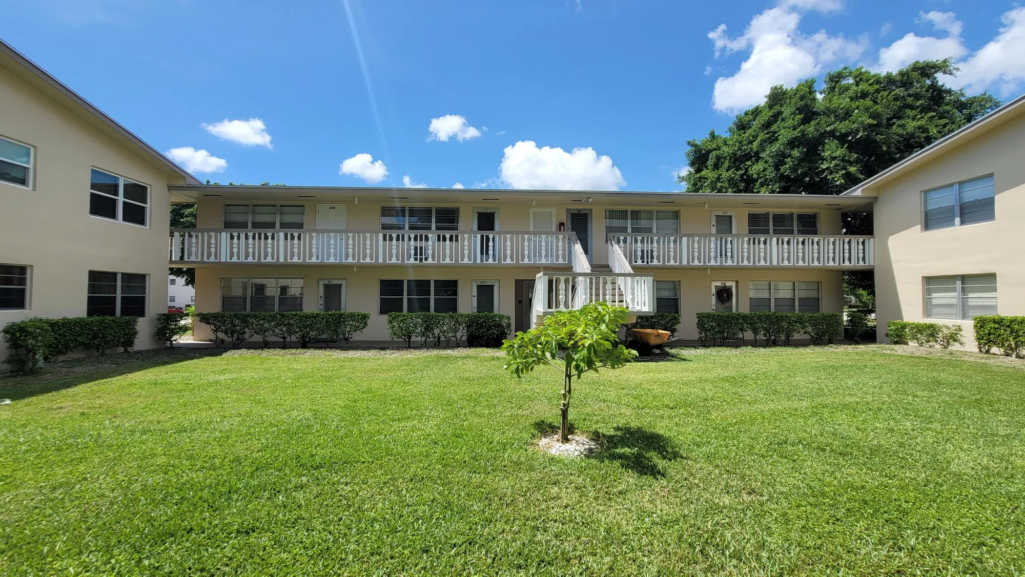 Property Slideshow image 13 of 36 | 215 canterbury j, West Palm Beach, FL, 33417