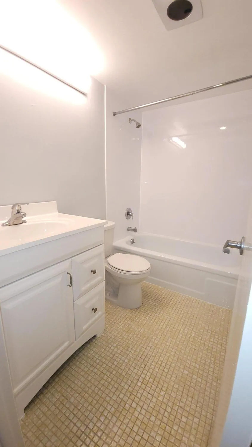 Property Slideshow image 6 of 36 | 215 canterbury j, West Palm Beach, FL, 33417