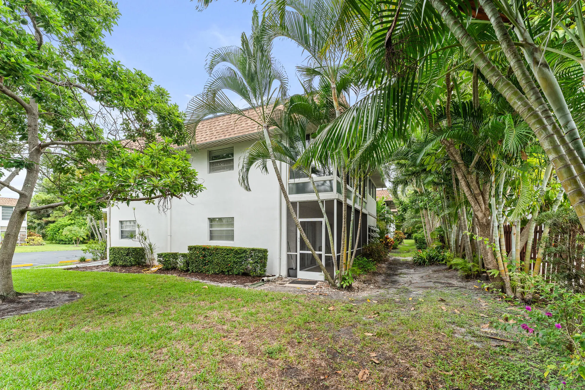 Property Slideshow image 28 of 34 | 2950 se ocean blvd 1-10, Stuart, FL, 34996