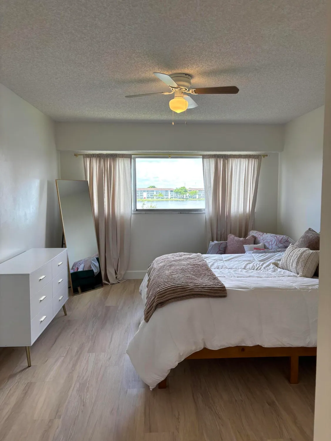 Property Slideshow image 19 of 27 | 1400 sw 131st way 408q, Pembroke Pines, FL, 33027