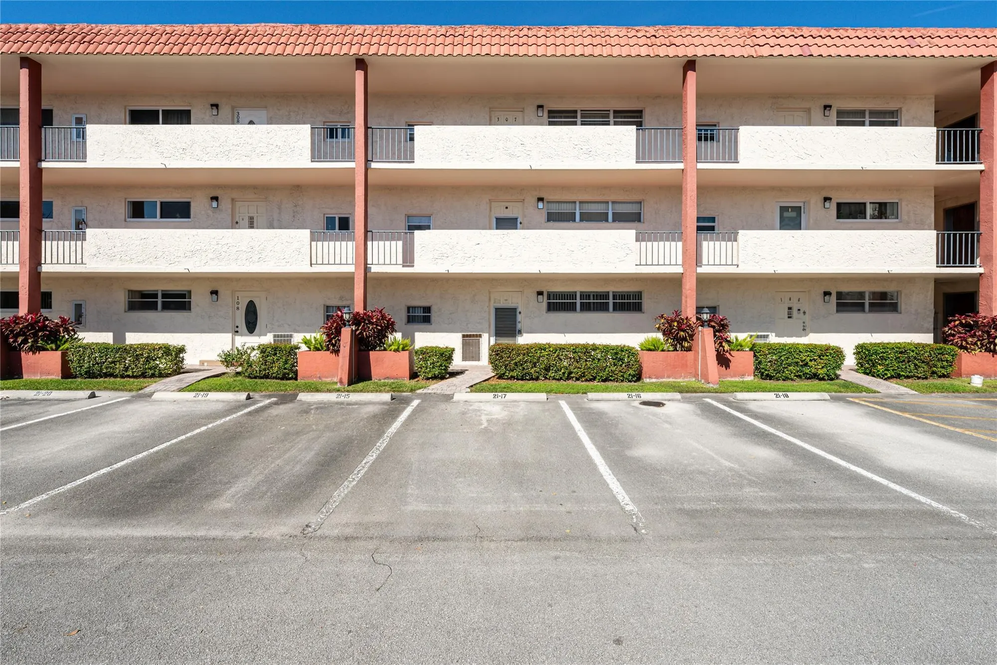 Property Slideshow image 71 of 72 | 9523 s hollybrook lake dr 107, Pembroke Pines, FL, 33025